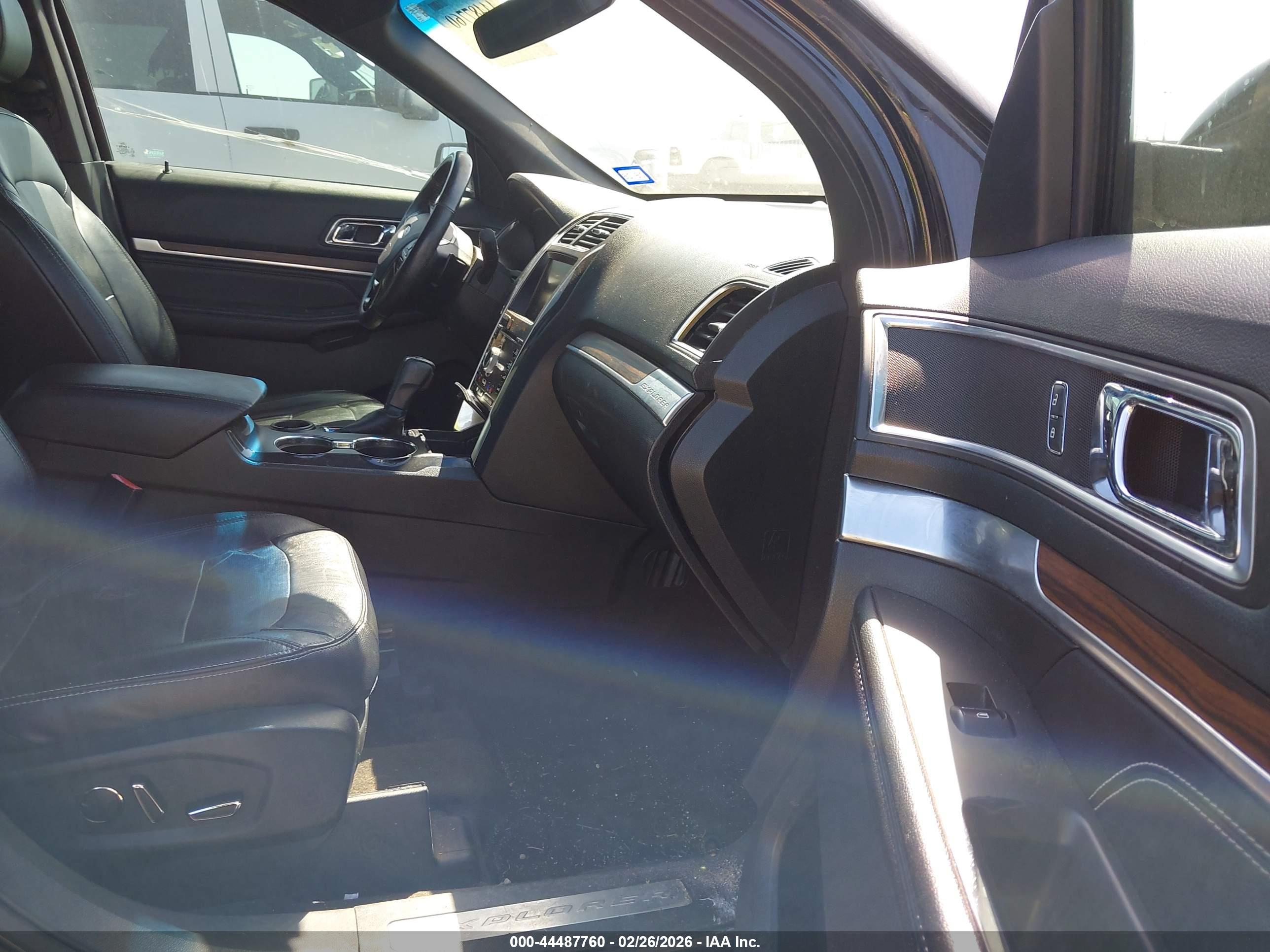 FORD EXPLORER image 5