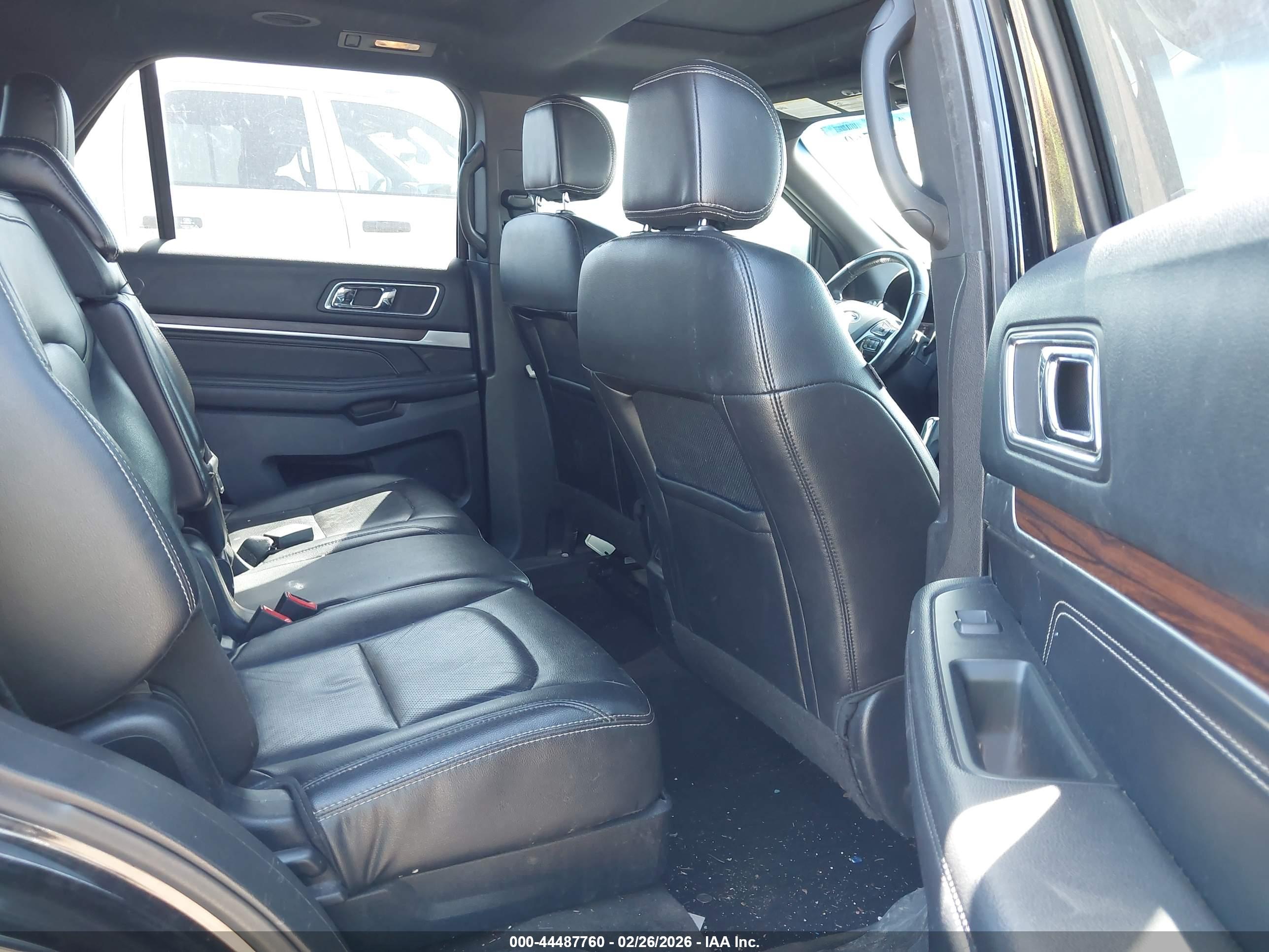 FORD EXPLORER image 8