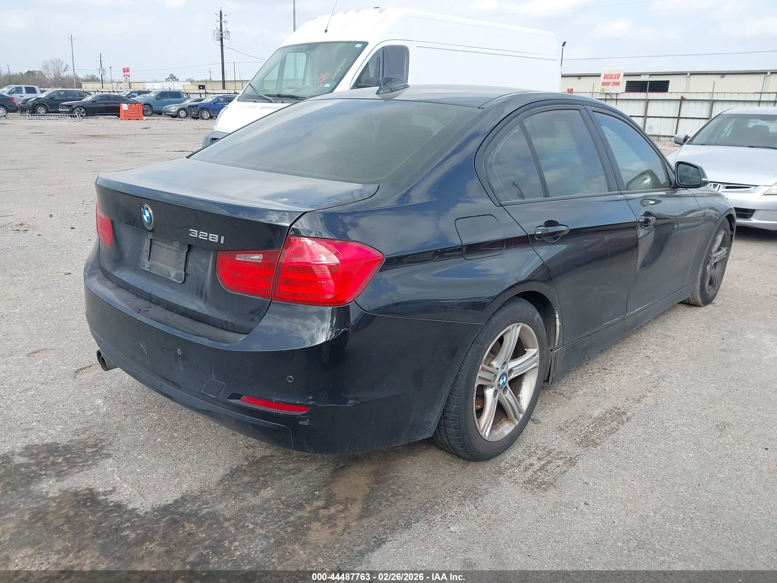 BMW 328I image 4