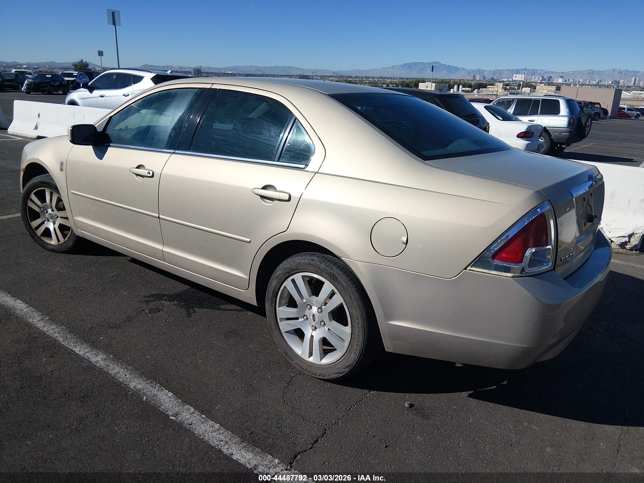 FORD FUSION image 3
