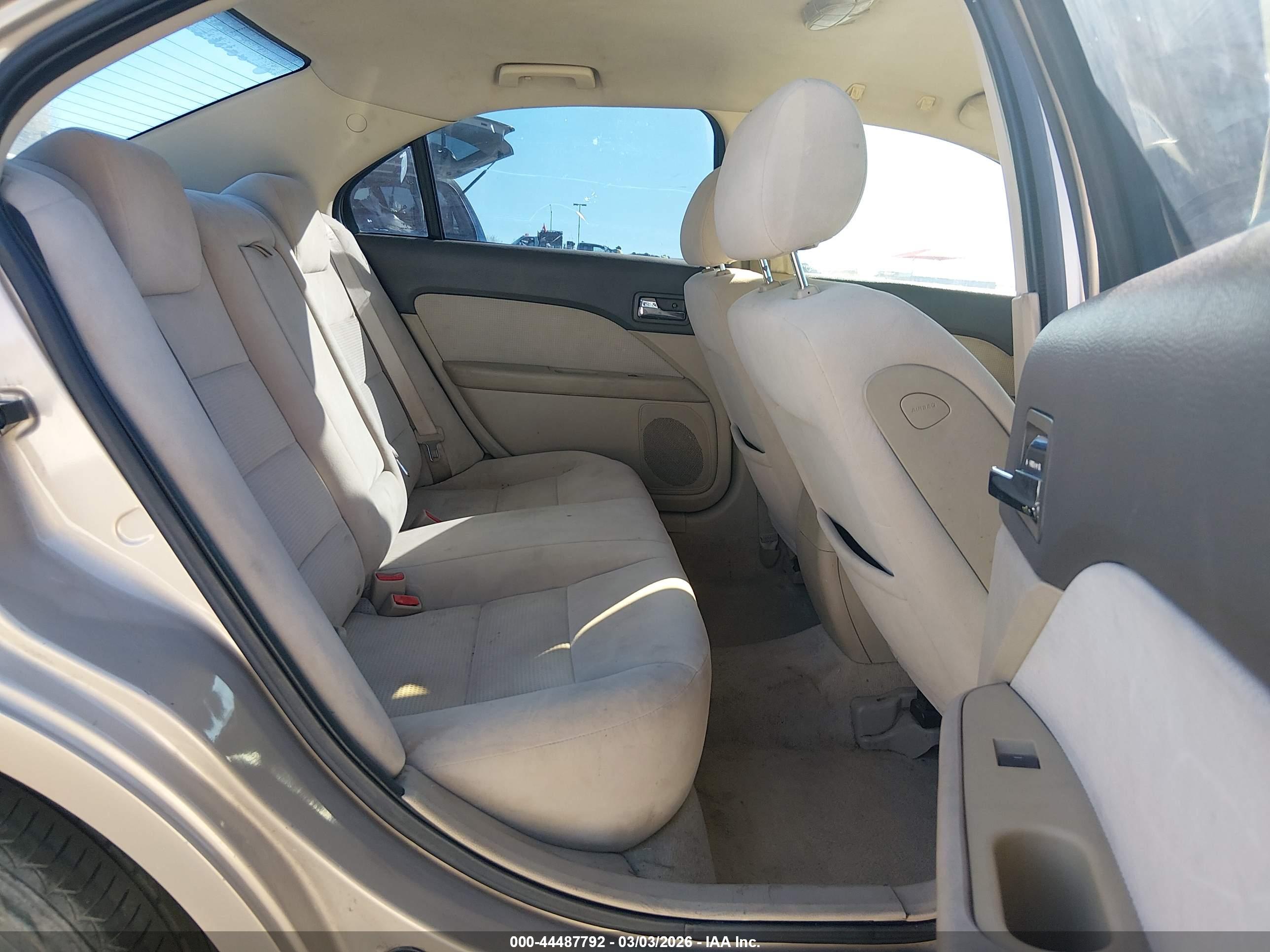 FORD FUSION image 8