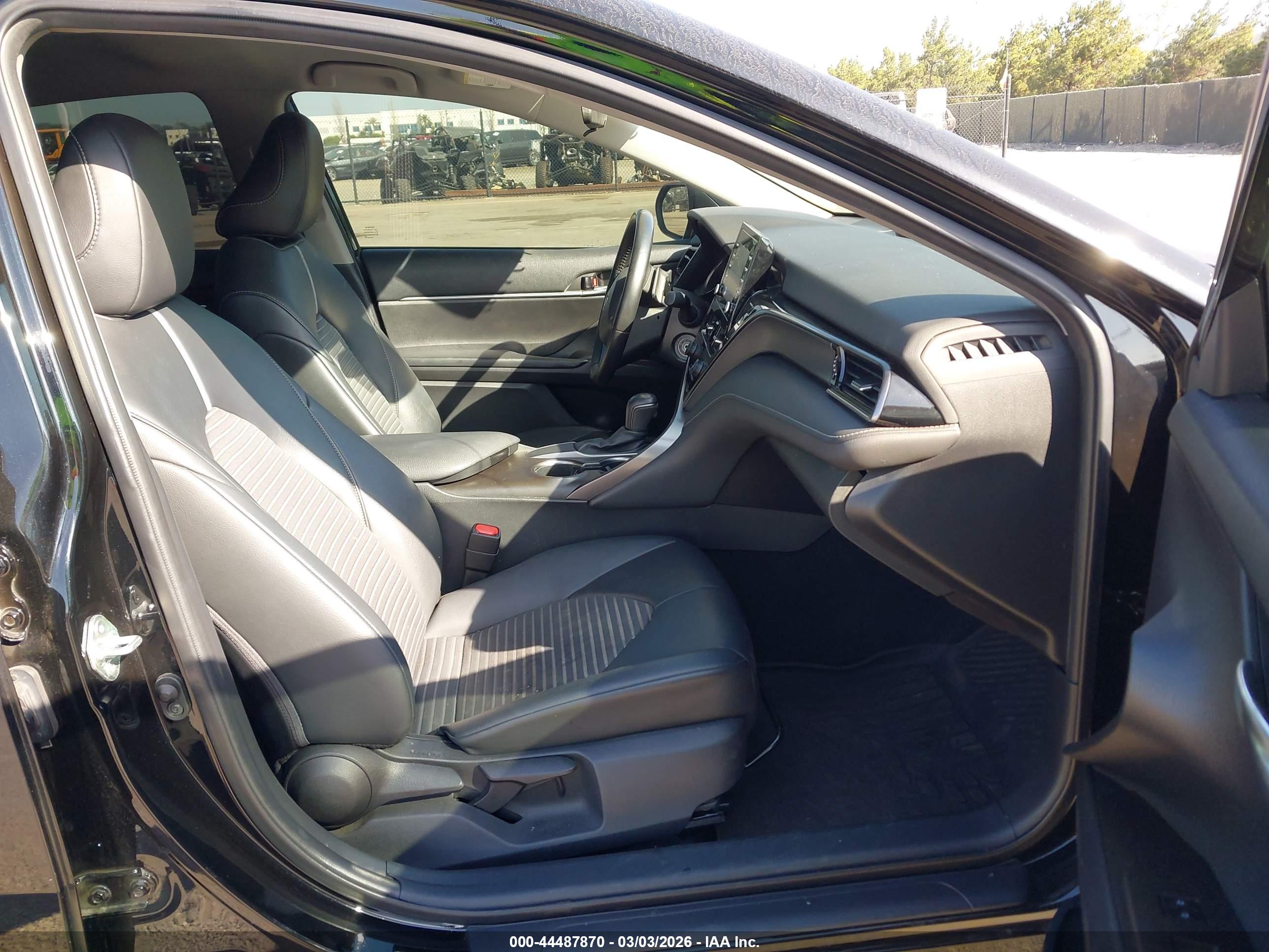 TOYOTA CAMRY image 5