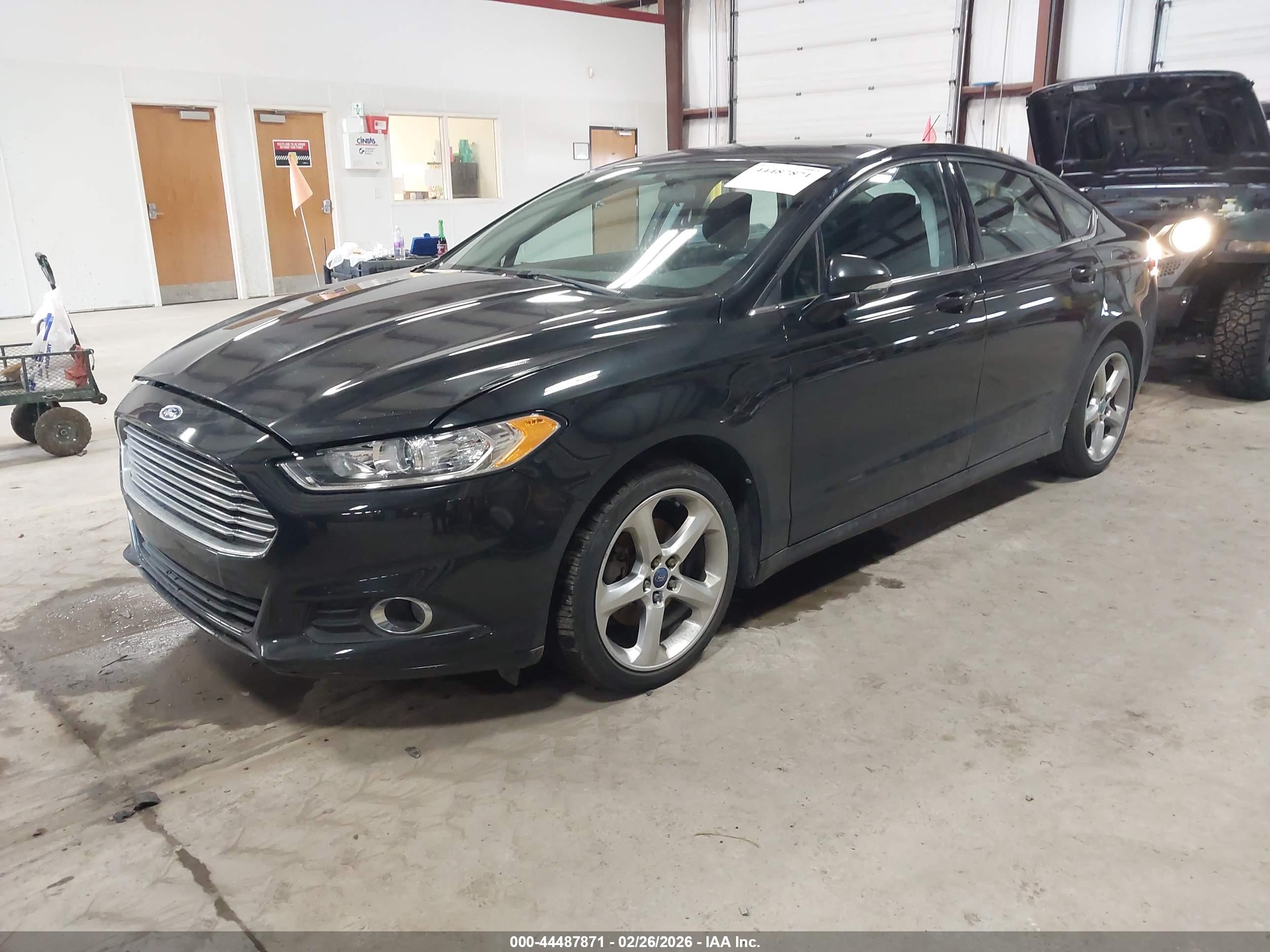 FORD FUSION image 2
