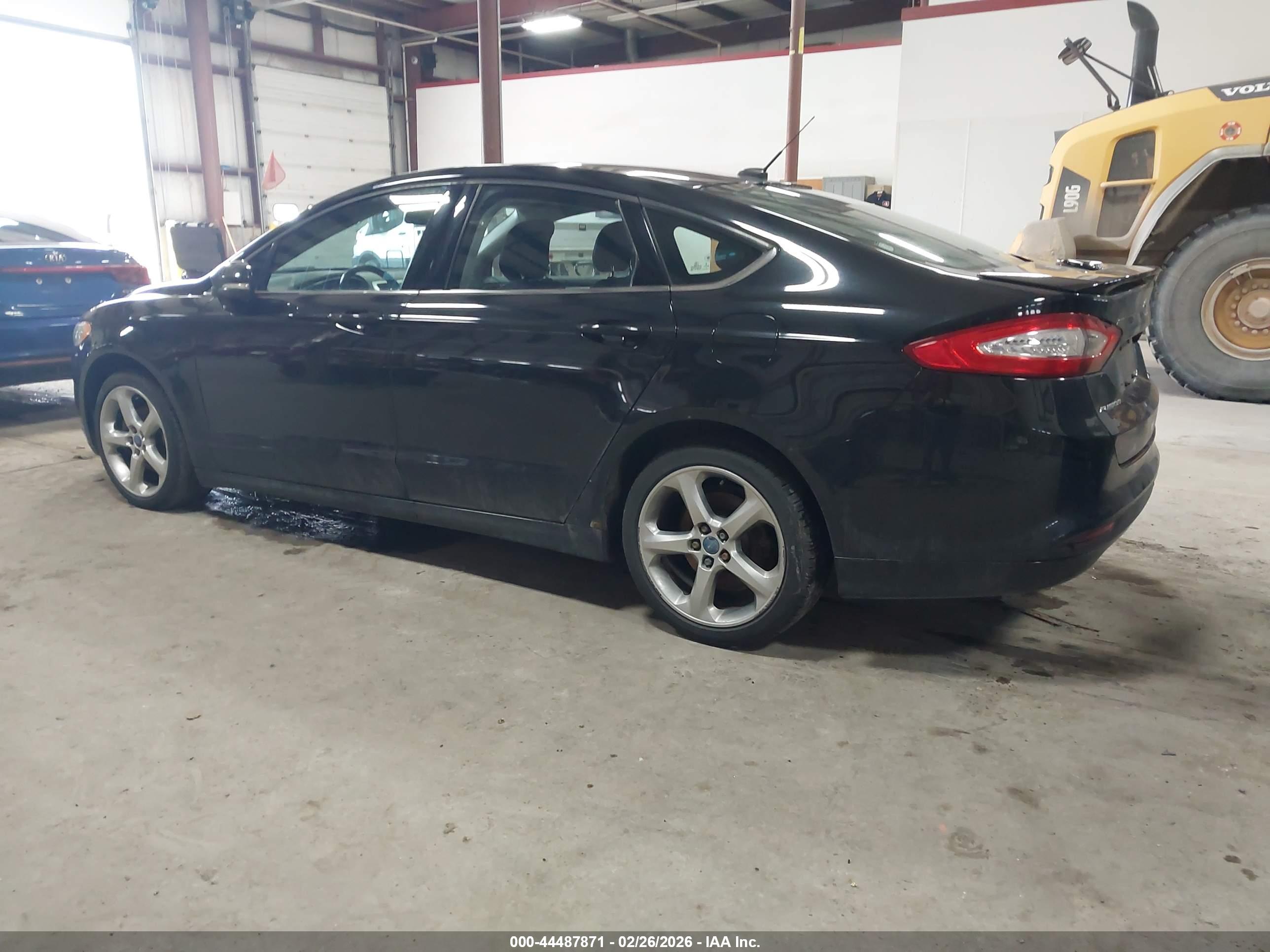 FORD FUSION image 3