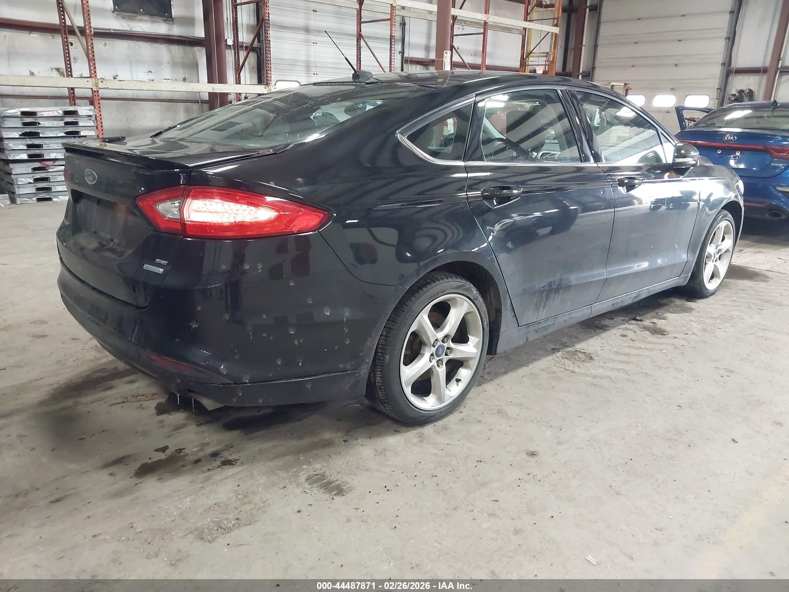 FORD FUSION image 4