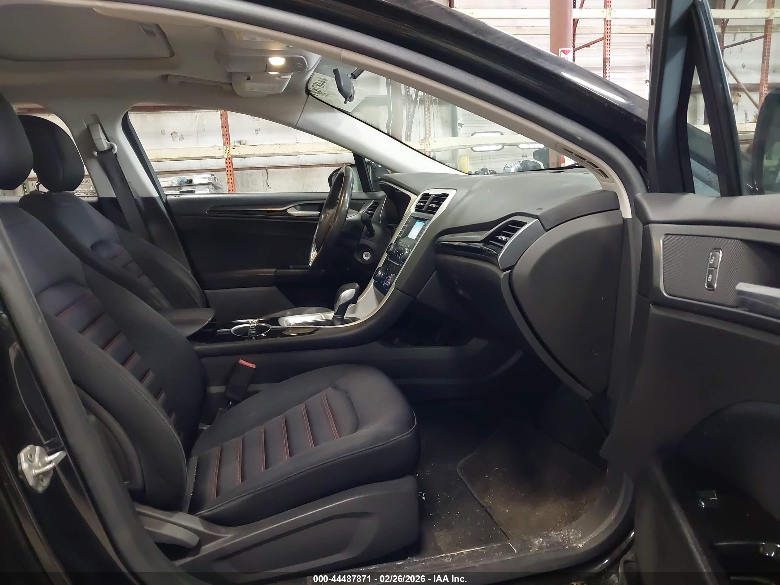 FORD FUSION image 5