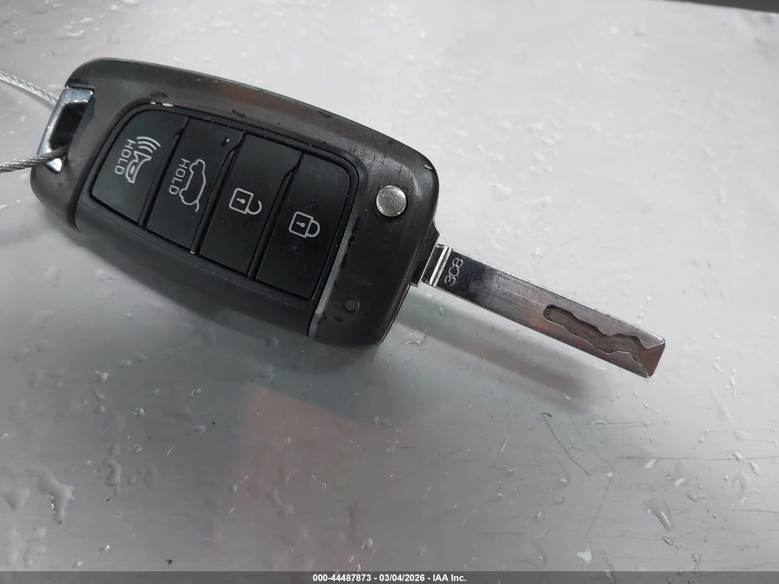 HYUNDAI ELANTRA image 11