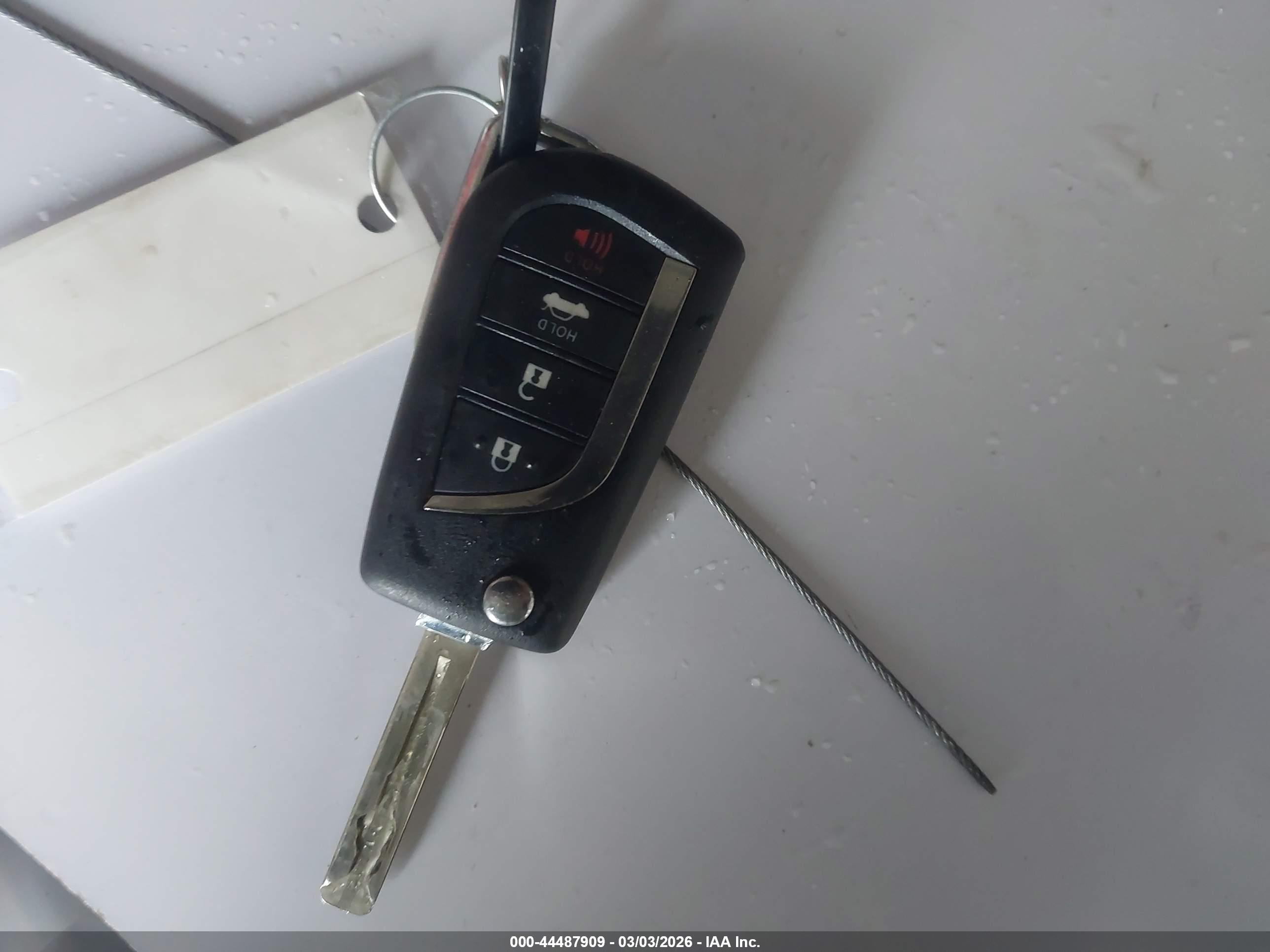 TOYOTA CAMRY image 11