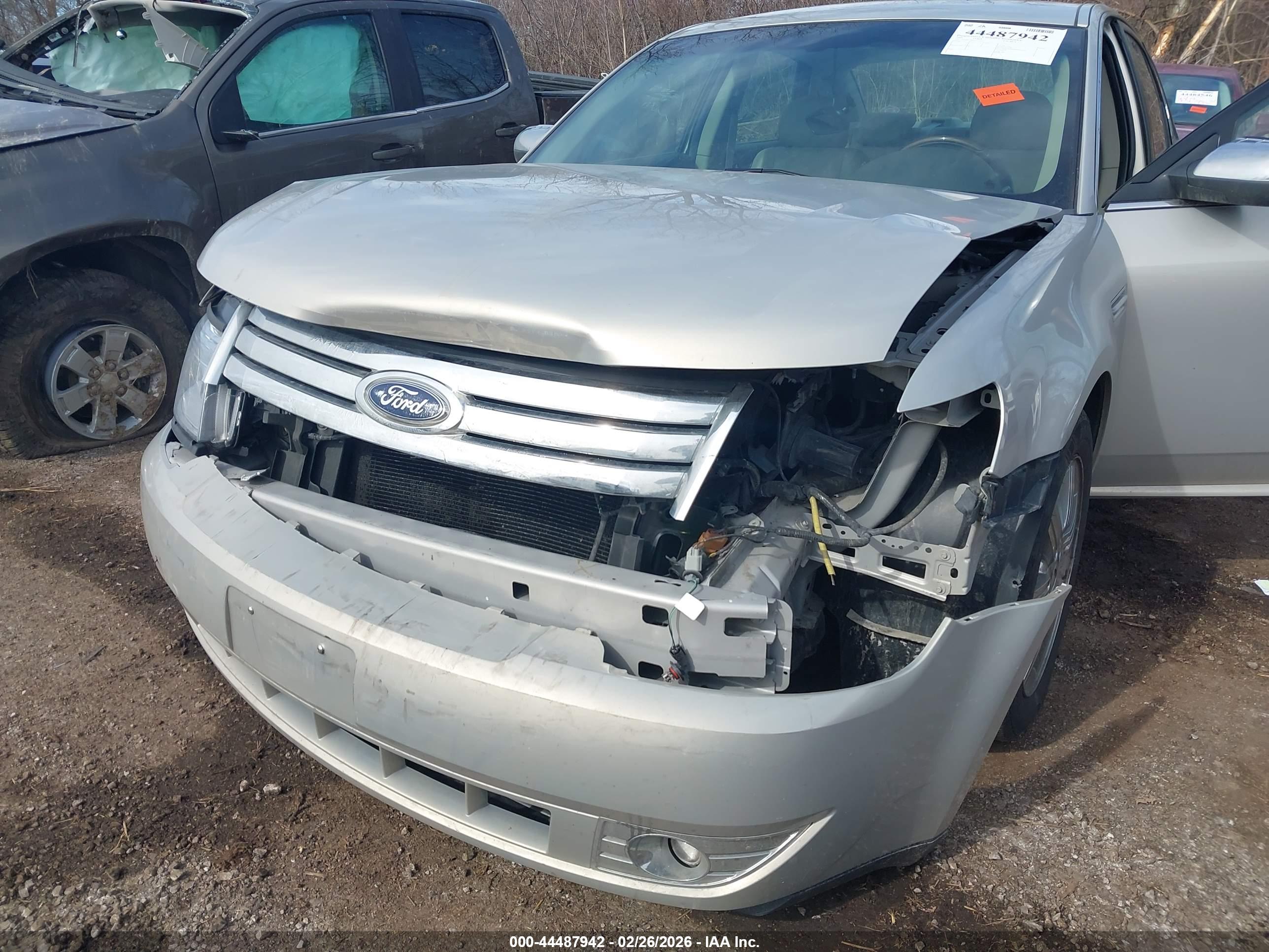FORD TAURUS image 6