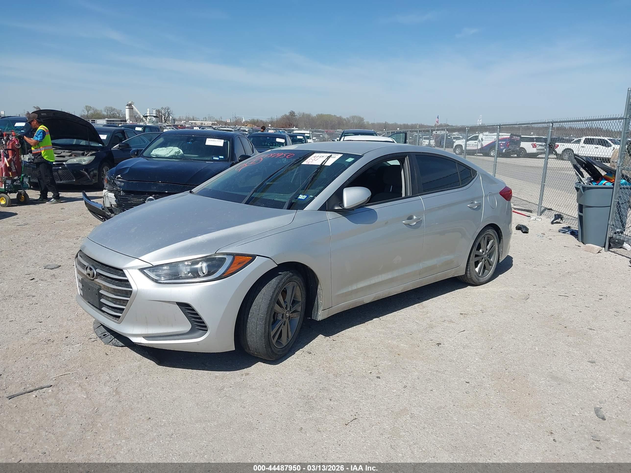 HYUNDAI ELANTRA image 2