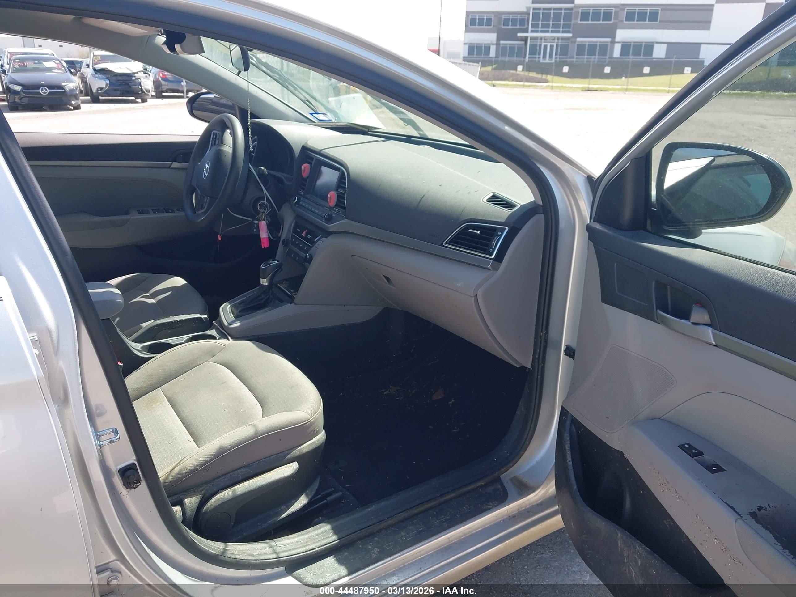 HYUNDAI ELANTRA image 5
