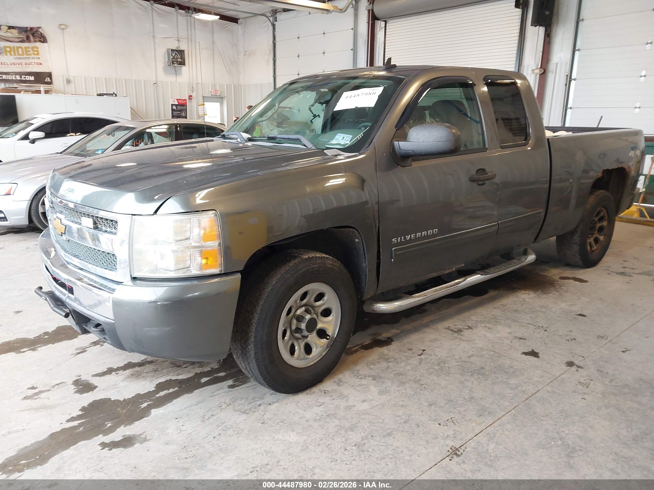 CHEVROLET SILVERADO image 2