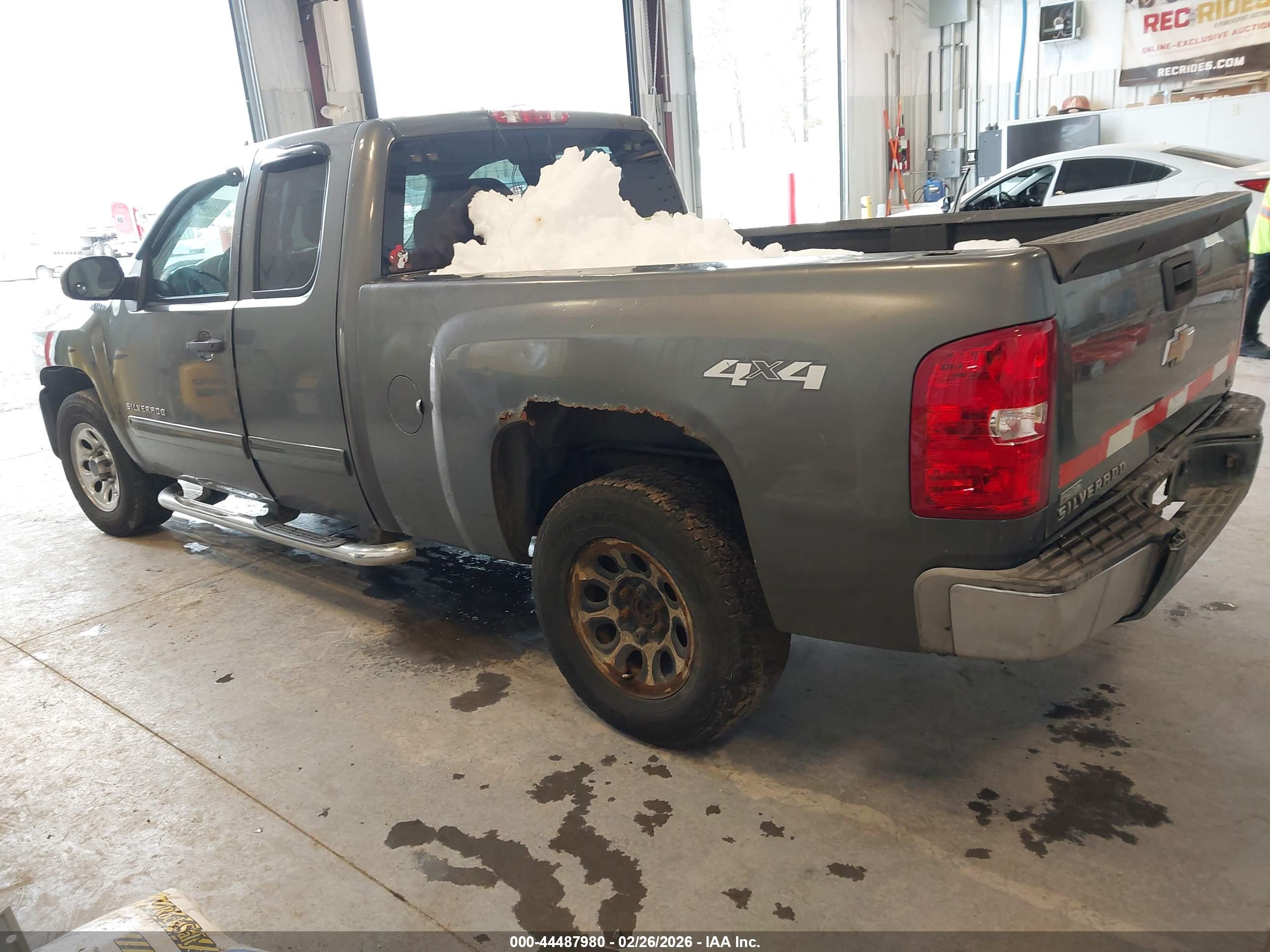 CHEVROLET SILVERADO image 3