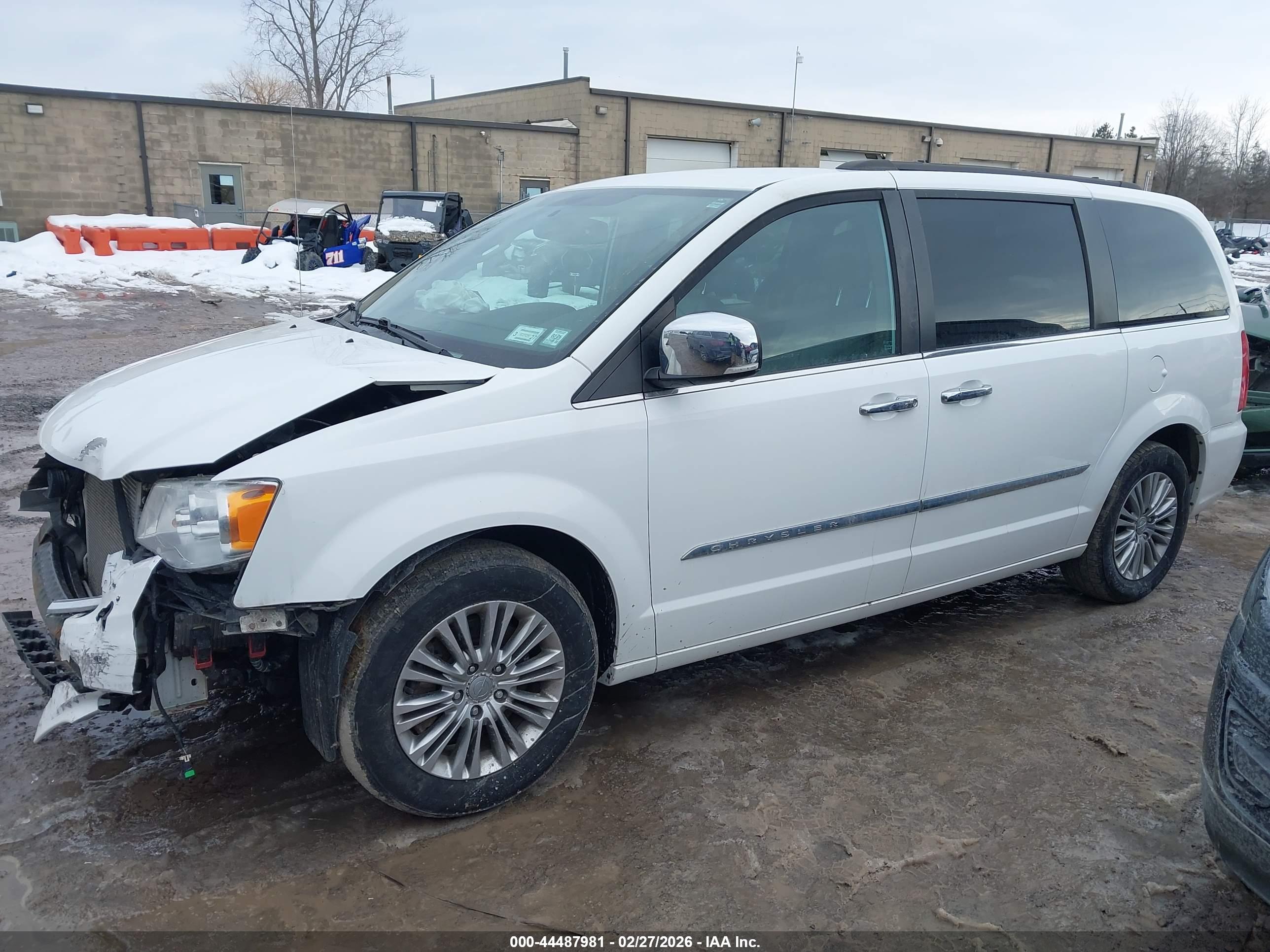 CHRYSLER TOWN image 2