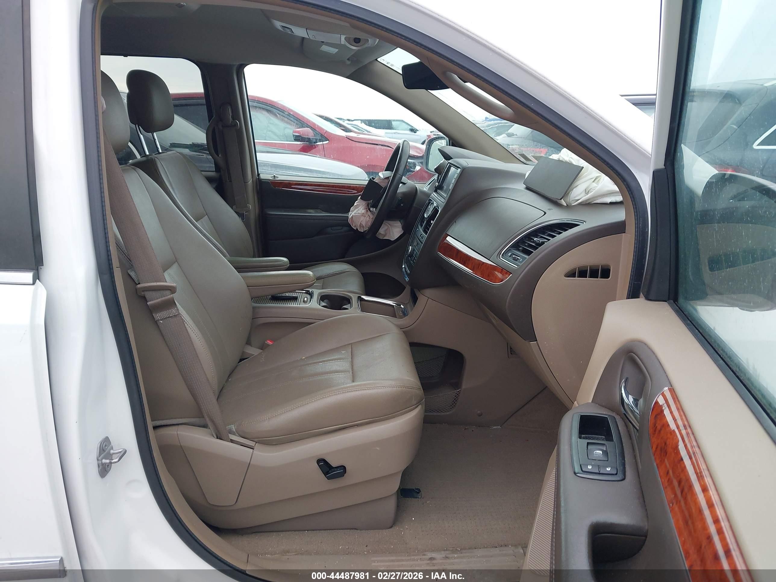 CHRYSLER TOWN image 5