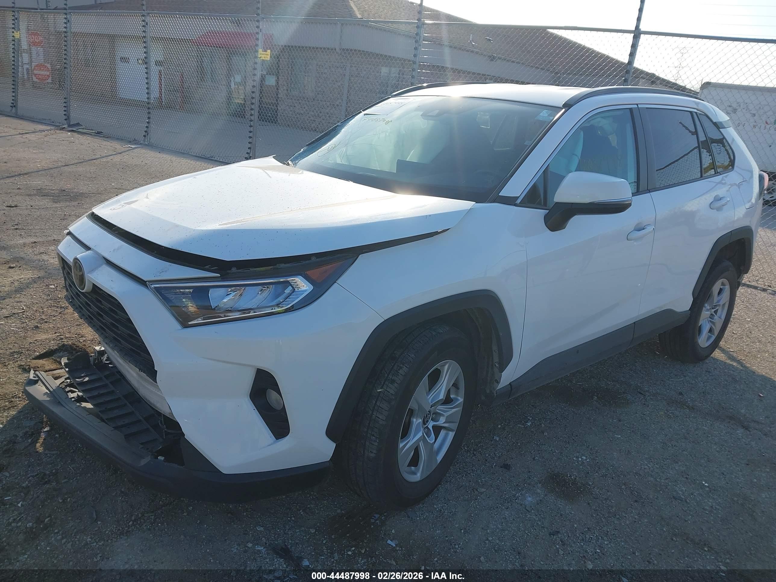 TOYOTA RAV4 image 2