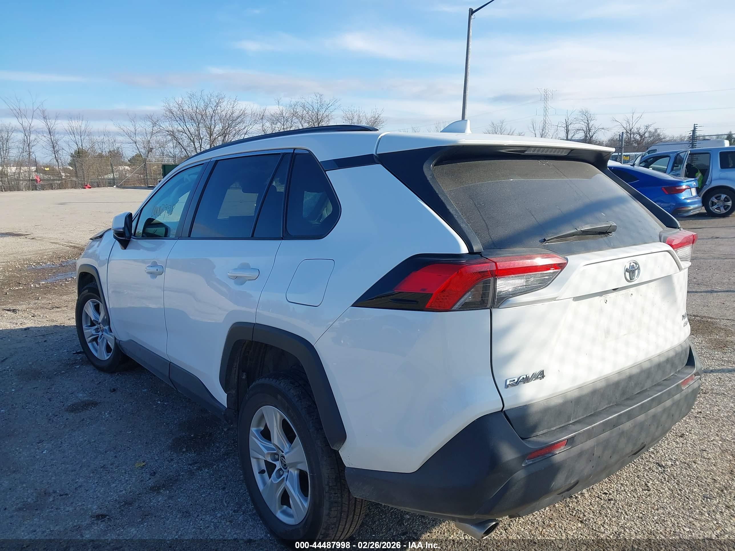 TOYOTA RAV4 image 3