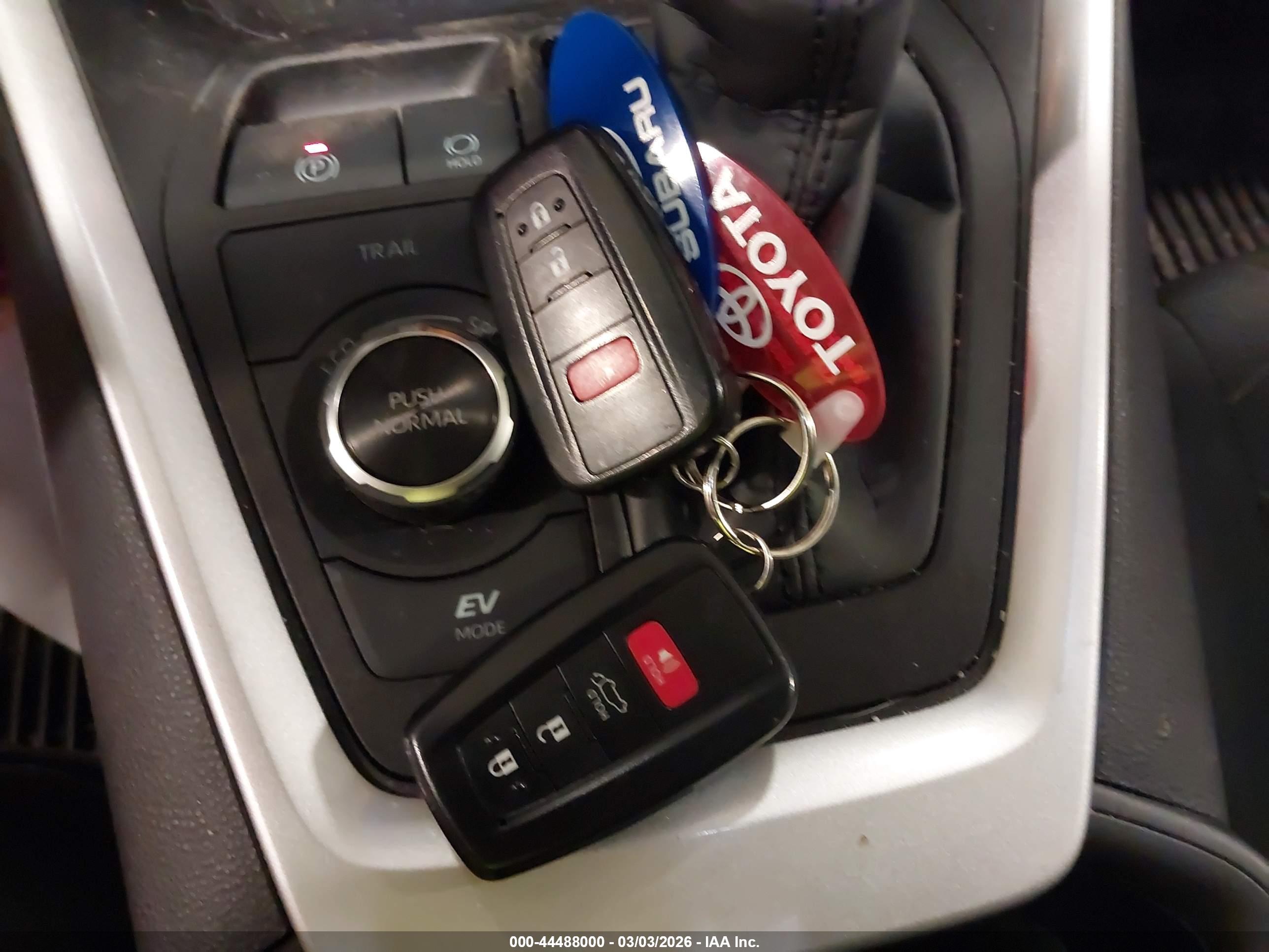 TOYOTA RAV4 image 11