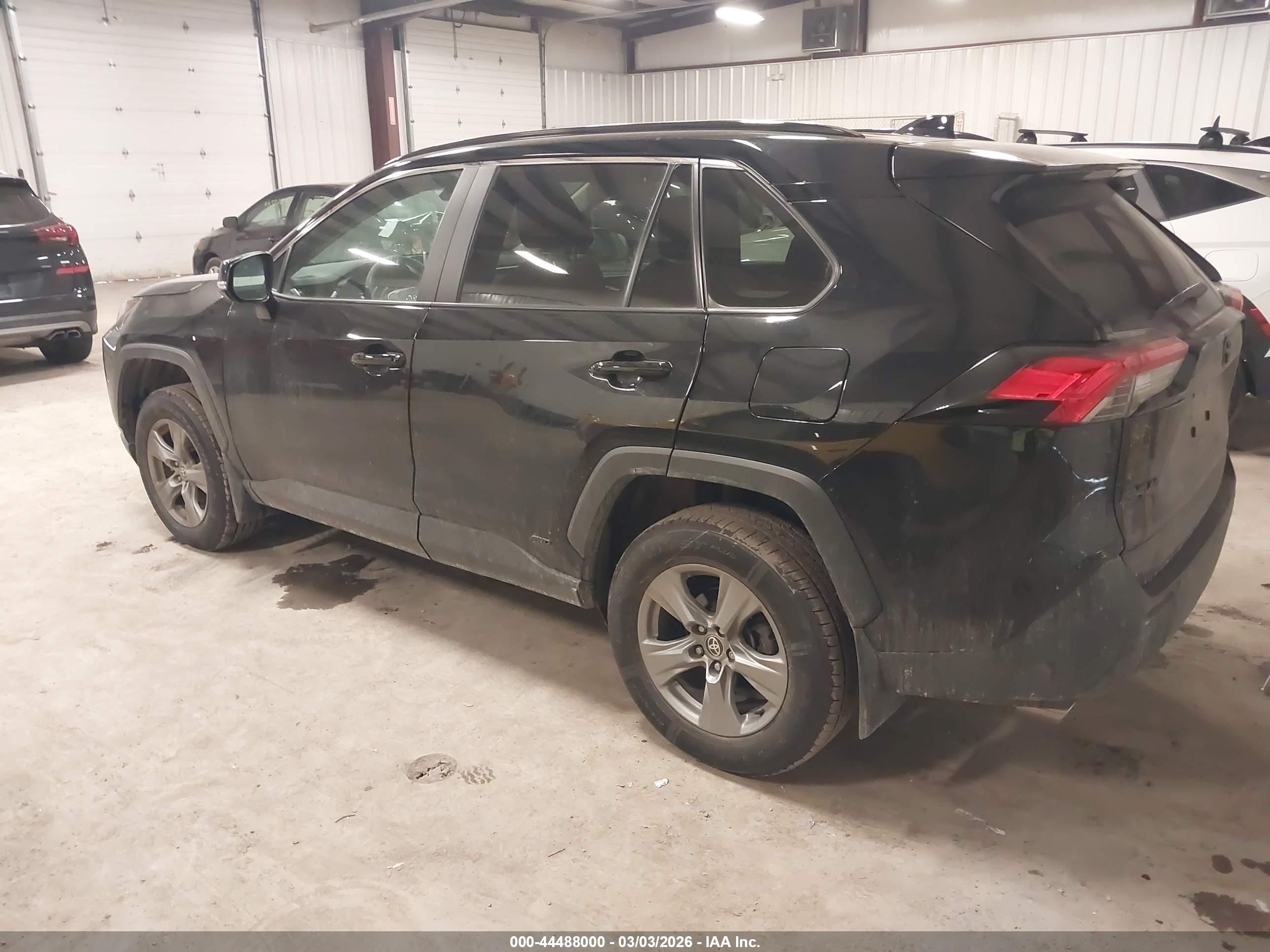 TOYOTA RAV4 image 3