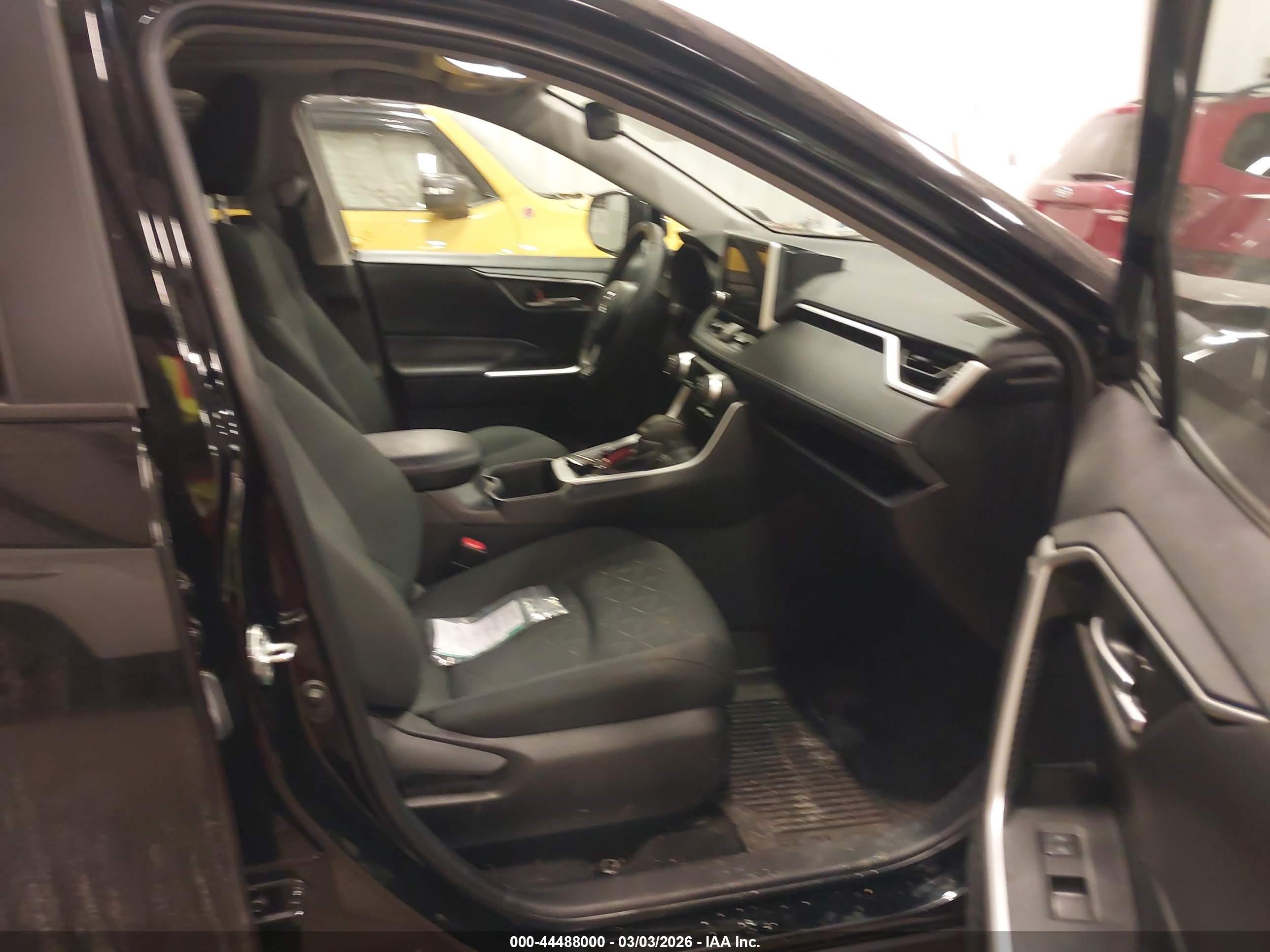 TOYOTA RAV4 image 5