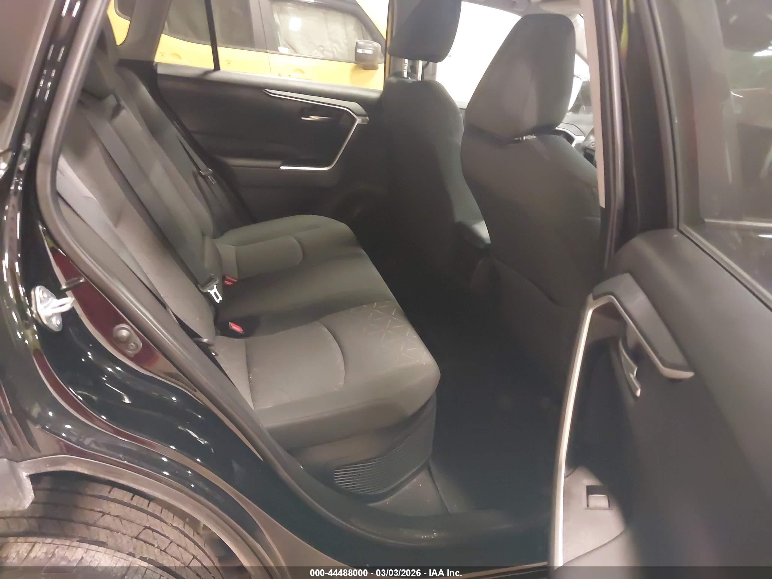 TOYOTA RAV4 image 8