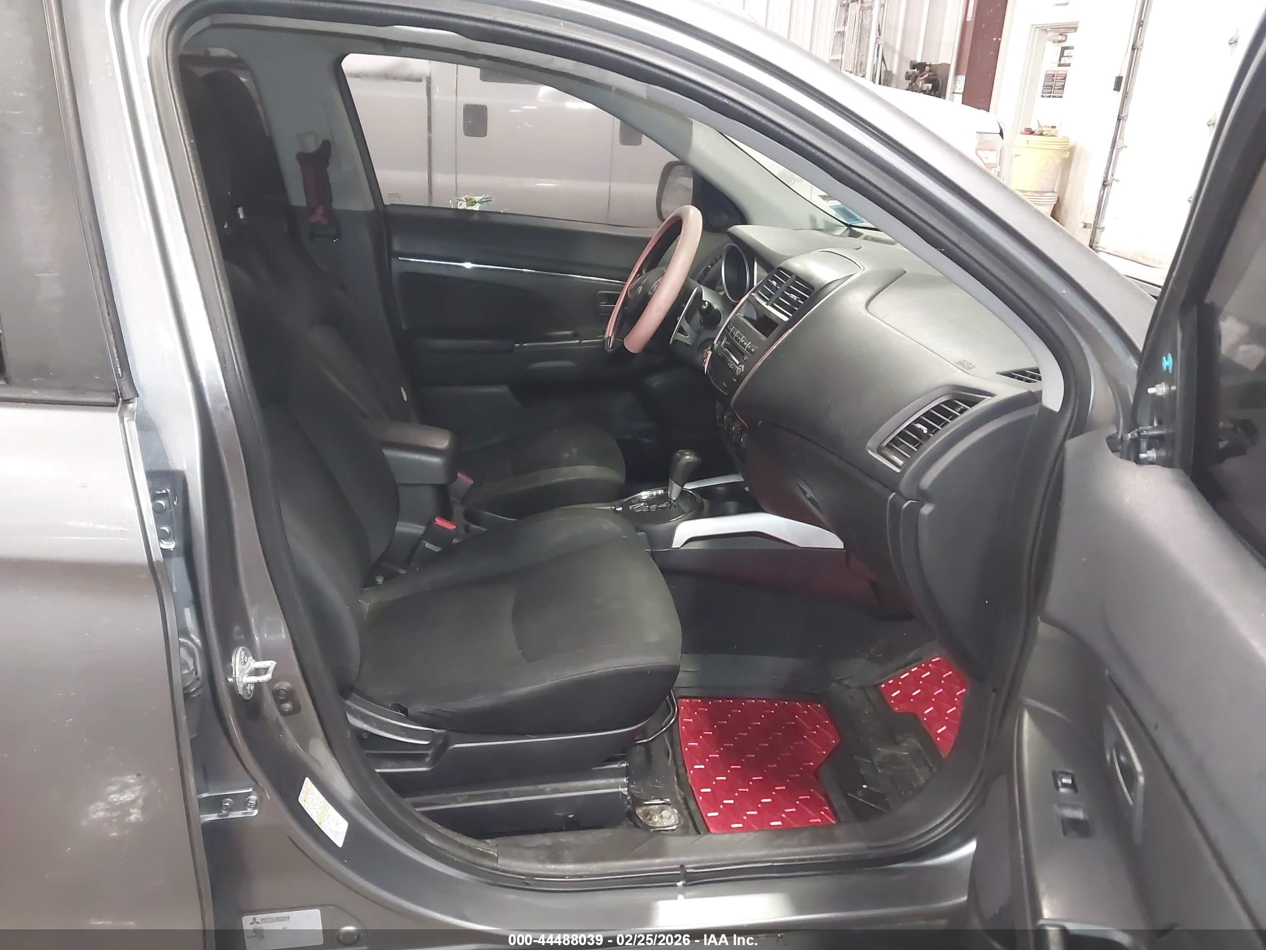 MITSUBISHI OUTLANDER image 5