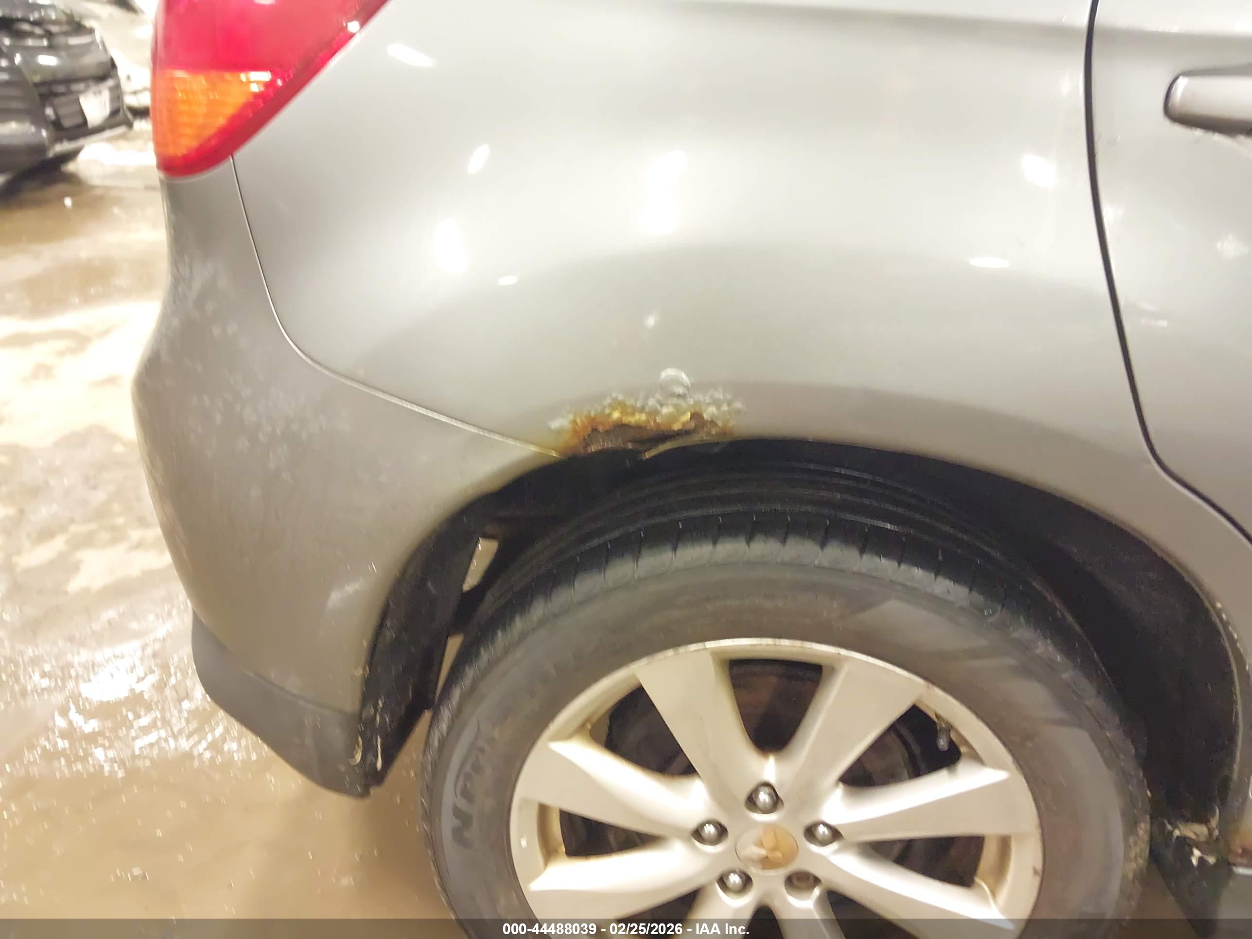MITSUBISHI OUTLANDER image 6
