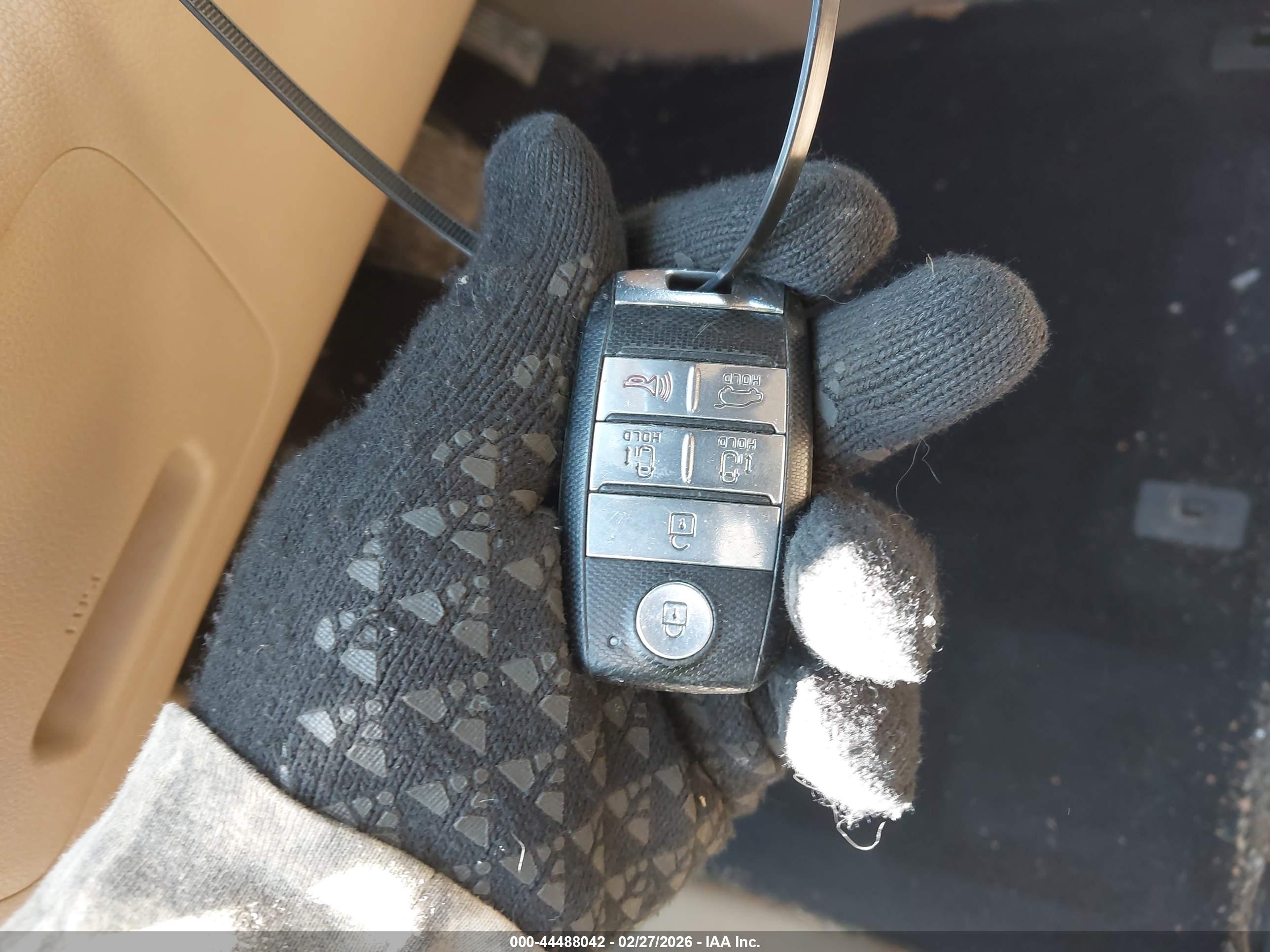 KIA SEDONA image 11