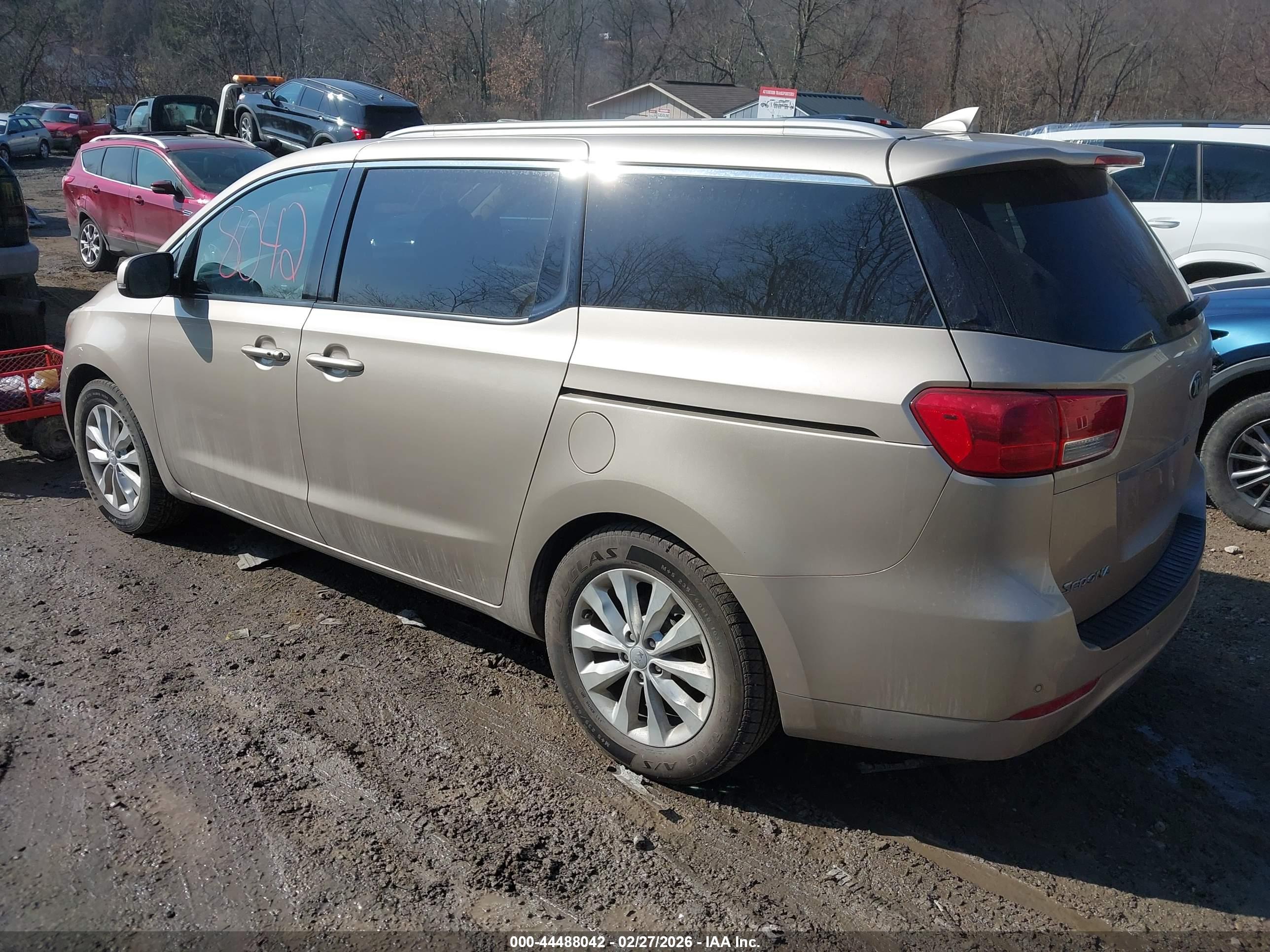 KIA SEDONA image 3