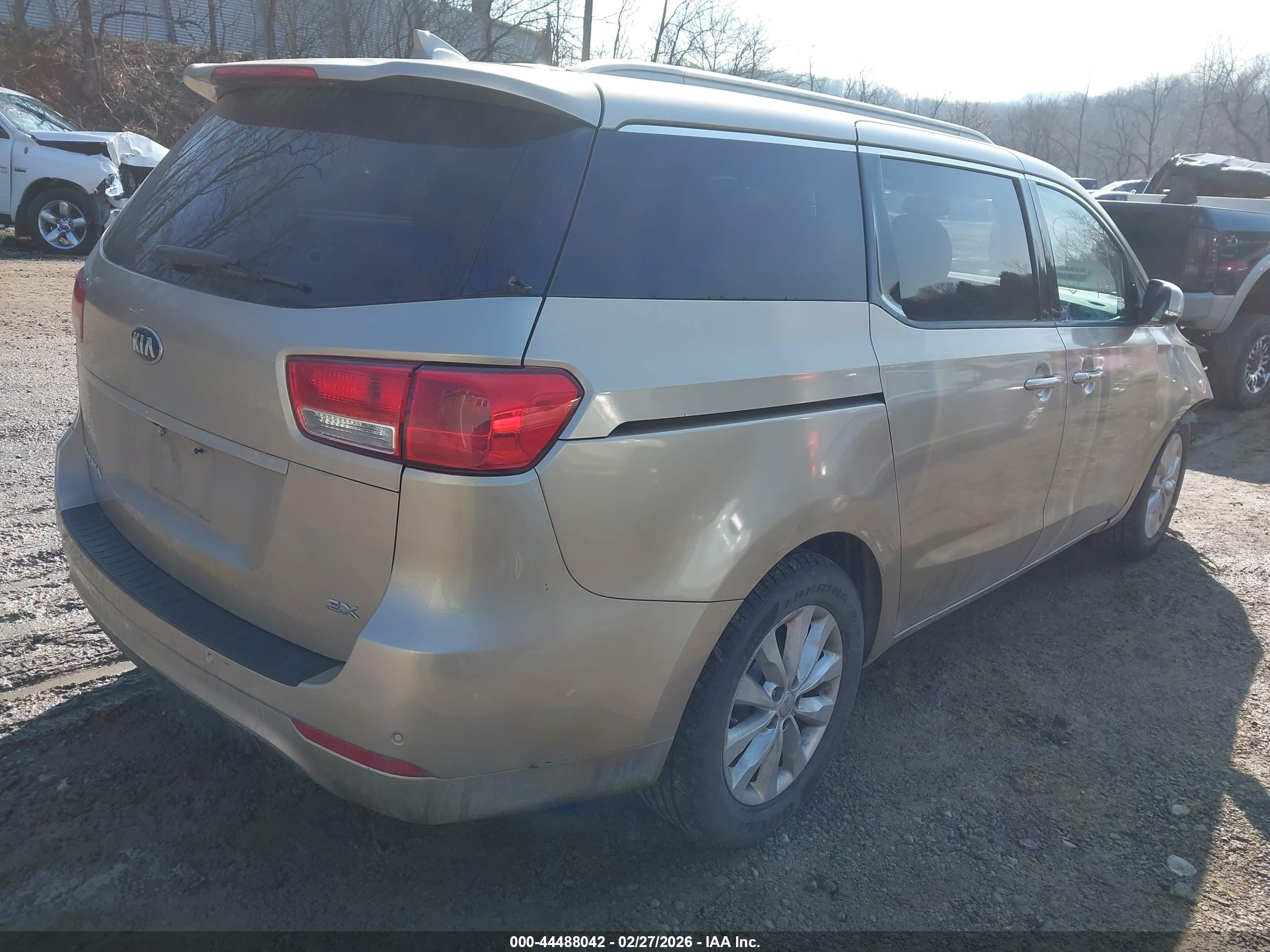 KIA SEDONA image 4