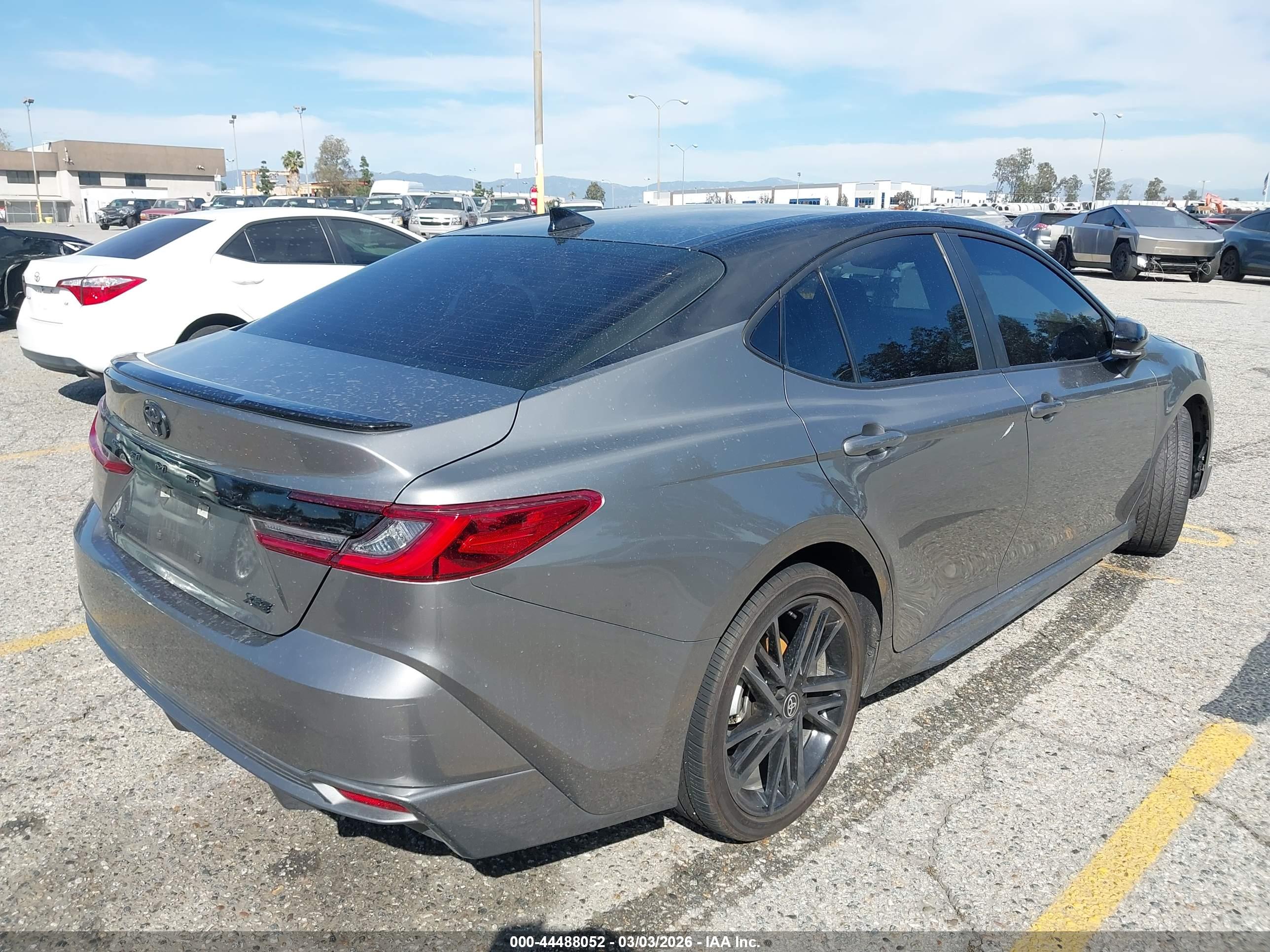 TOYOTA CAMRY image 4