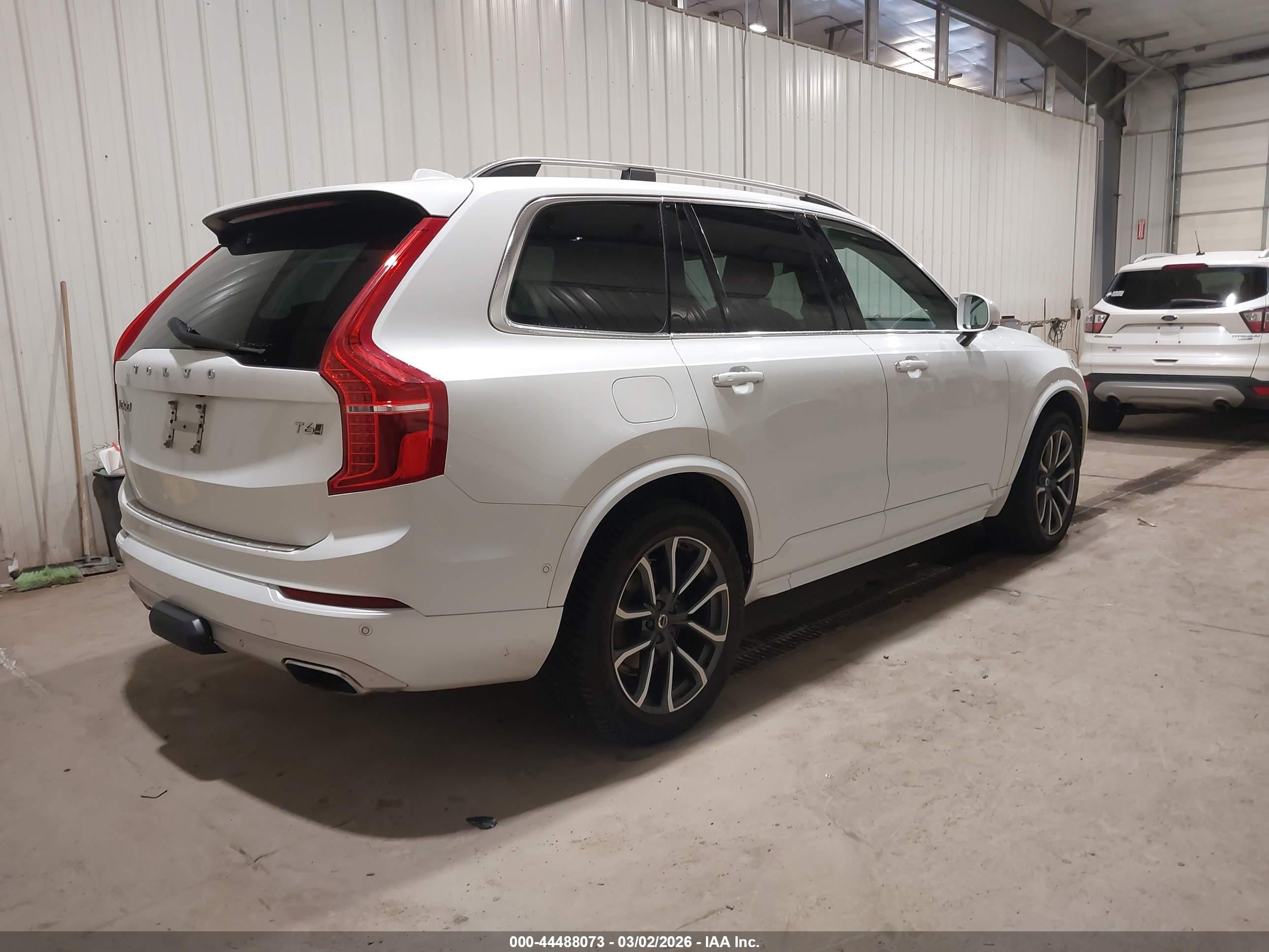 VOLVO XC90 image 4