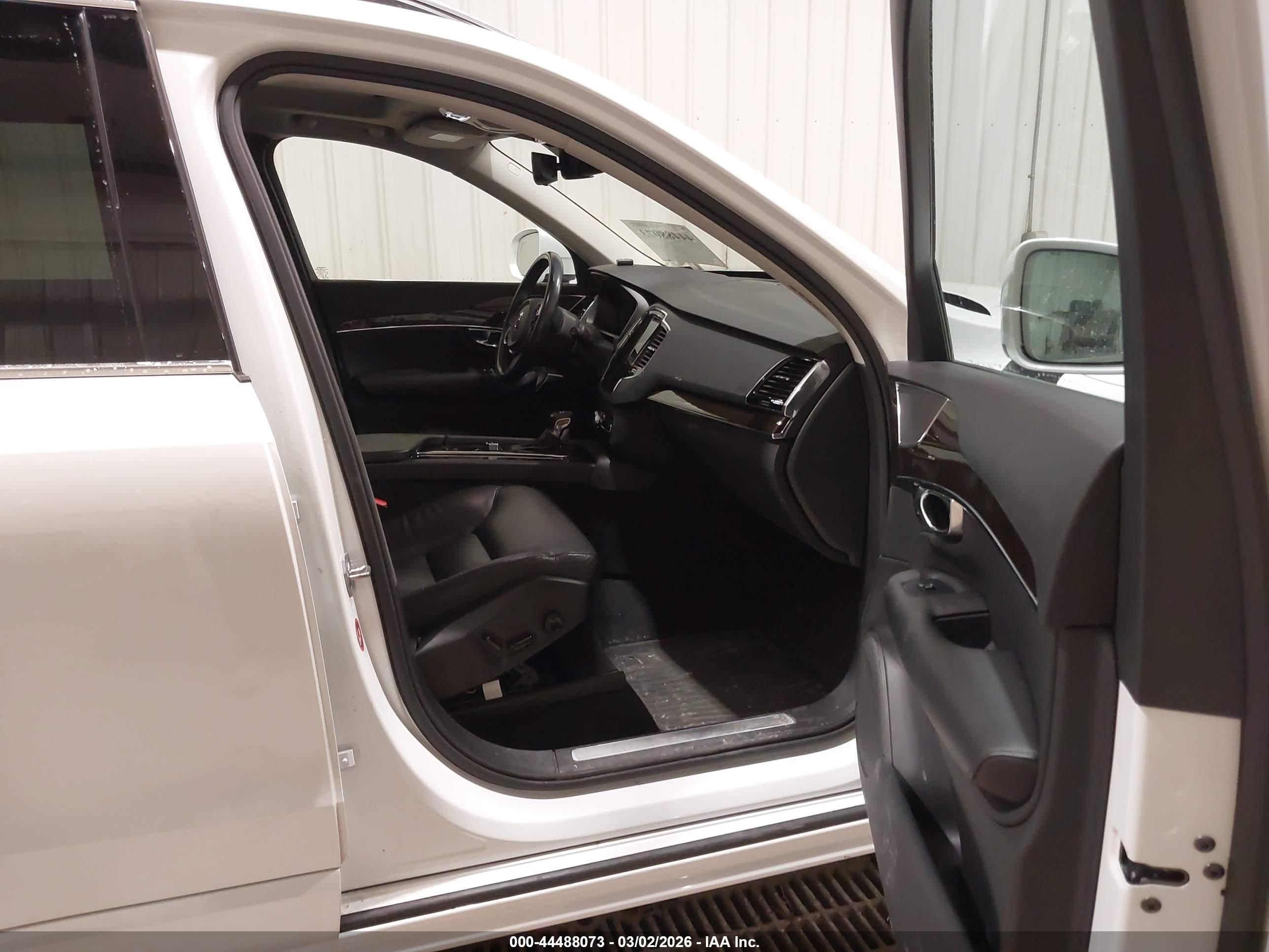VOLVO XC90 image 5