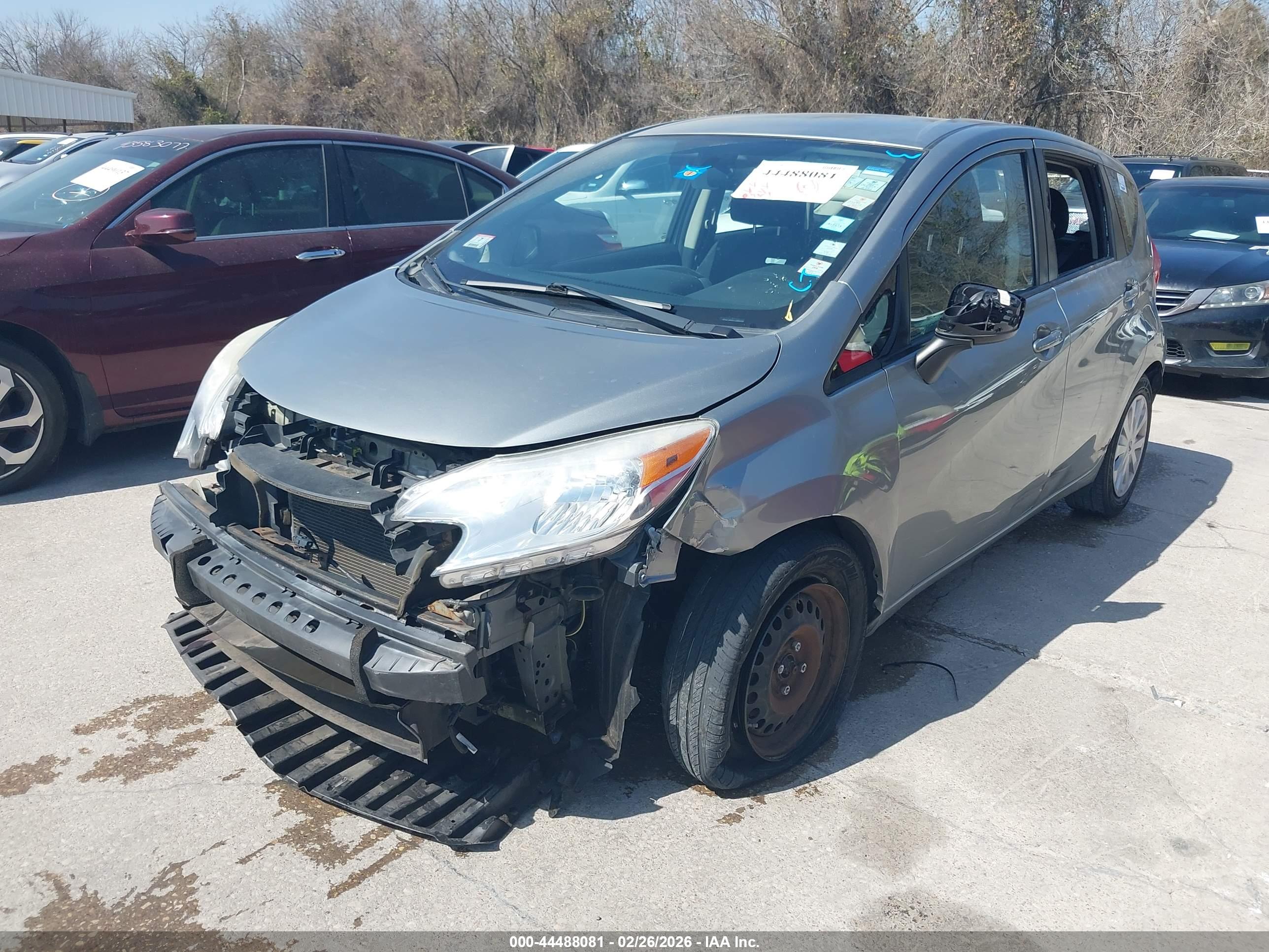 NISSAN VERSA image 2