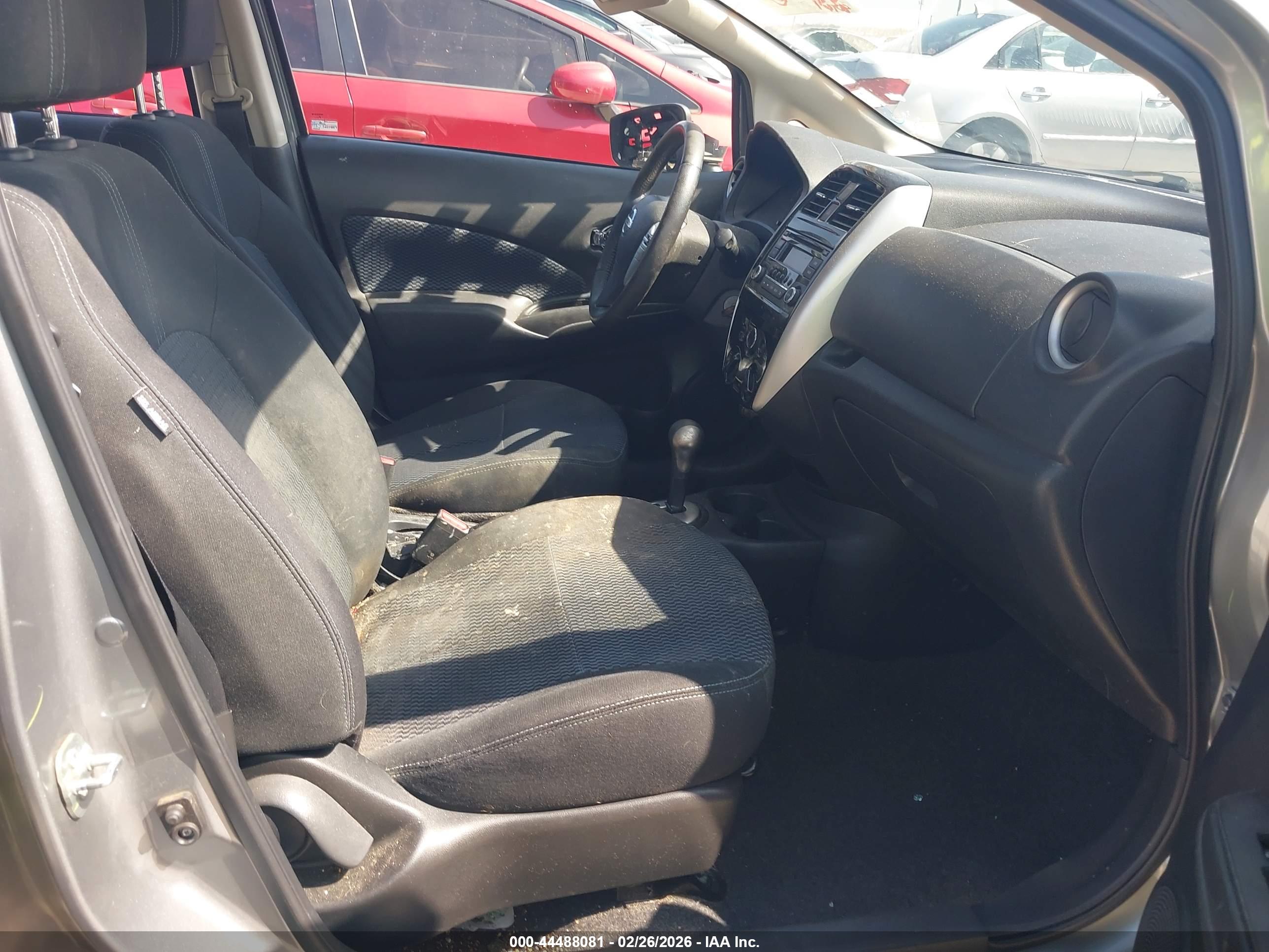 NISSAN VERSA image 5