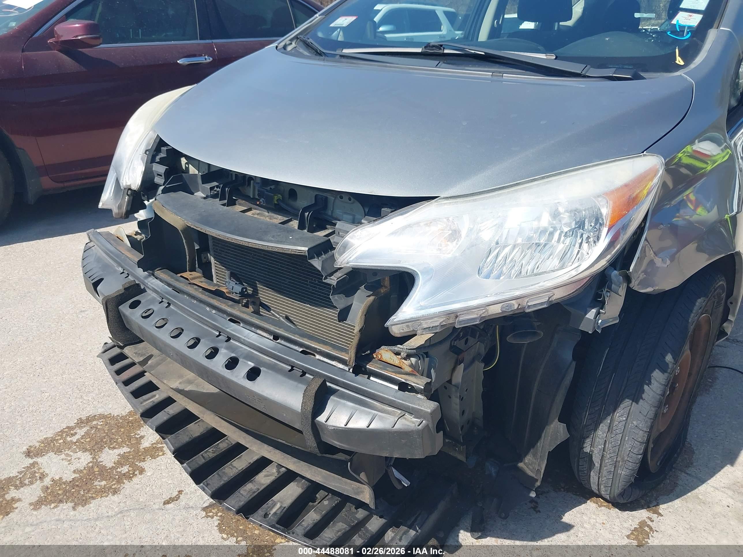 NISSAN VERSA image 6