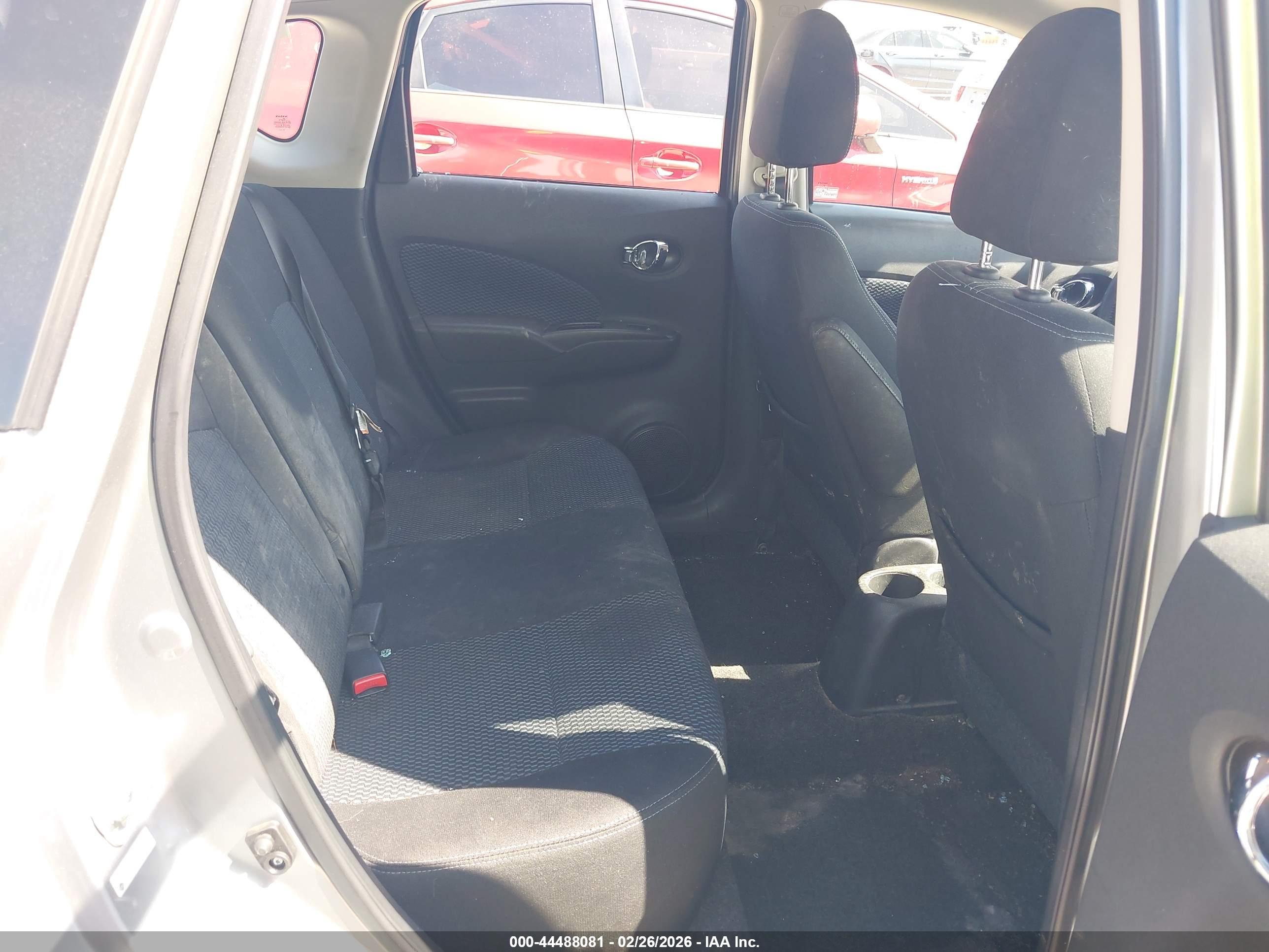 NISSAN VERSA image 8