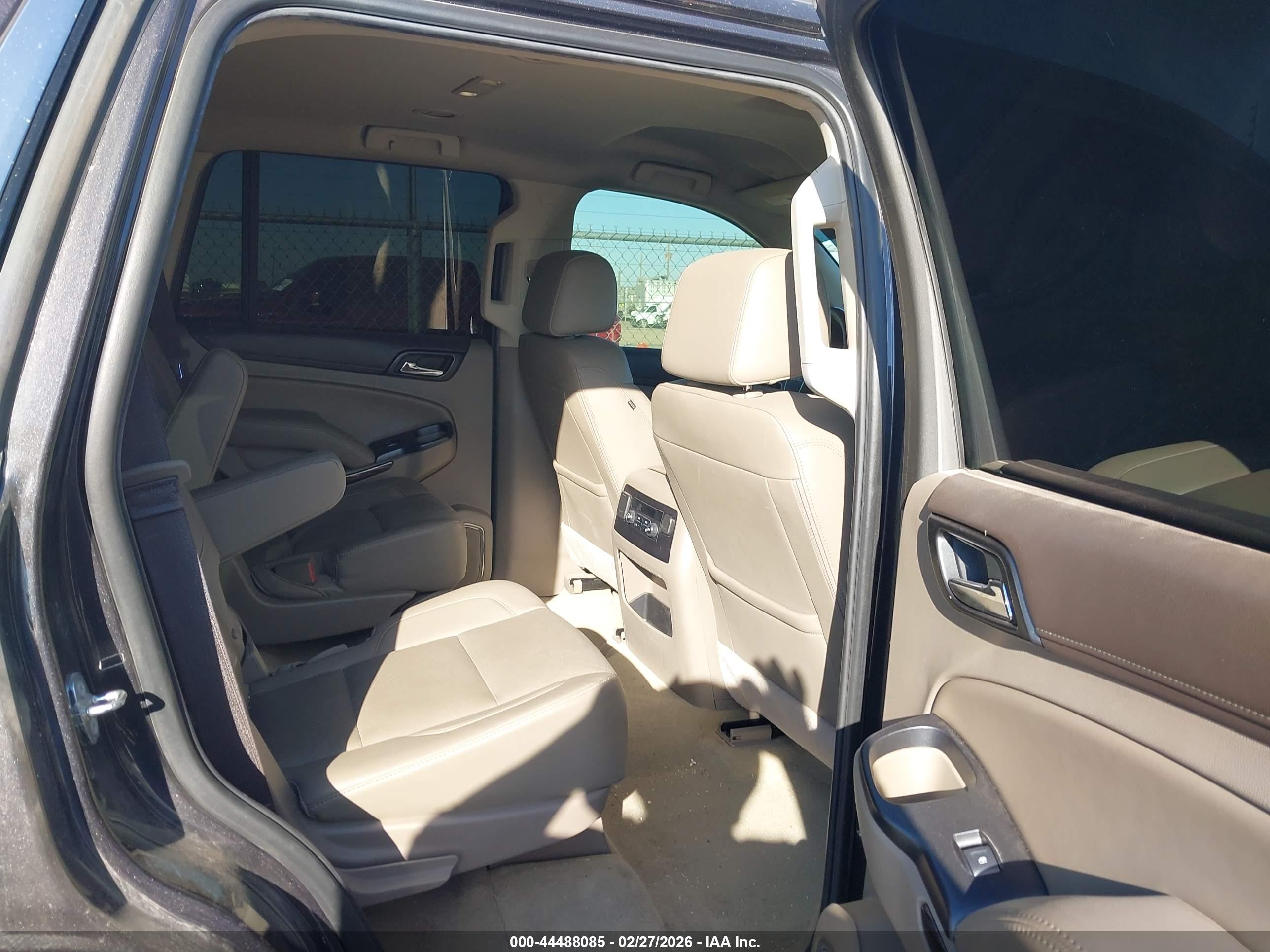GMC YUKON image 8