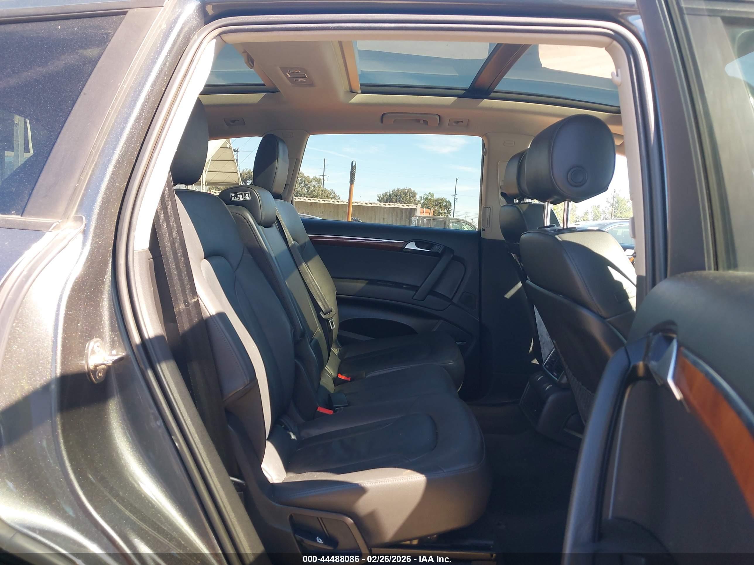AUDI Q7 image 8