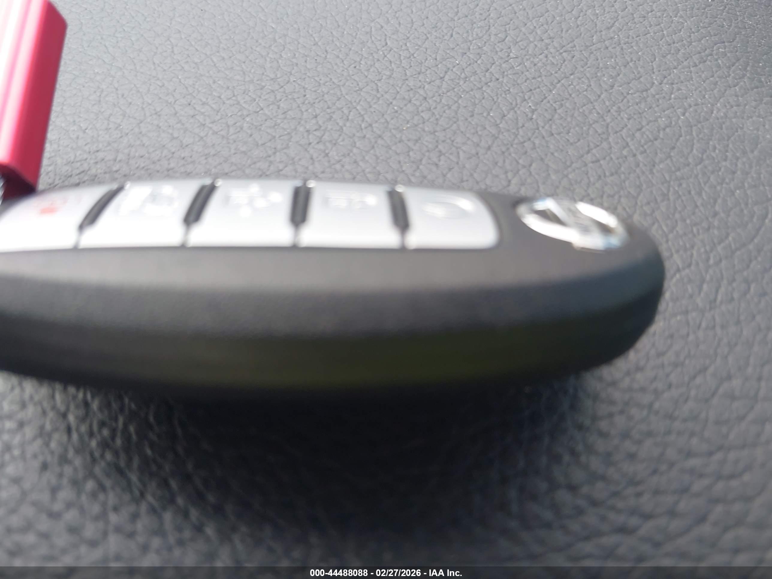 NISSAN ROGUE image 11