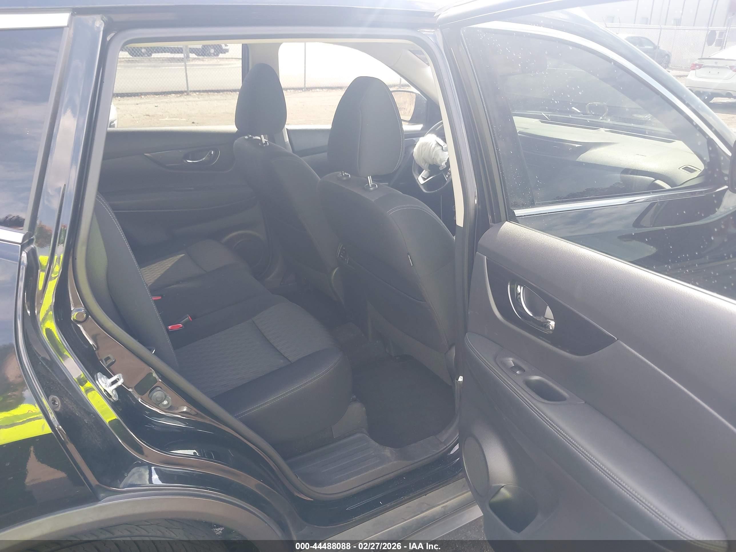 NISSAN ROGUE image 8