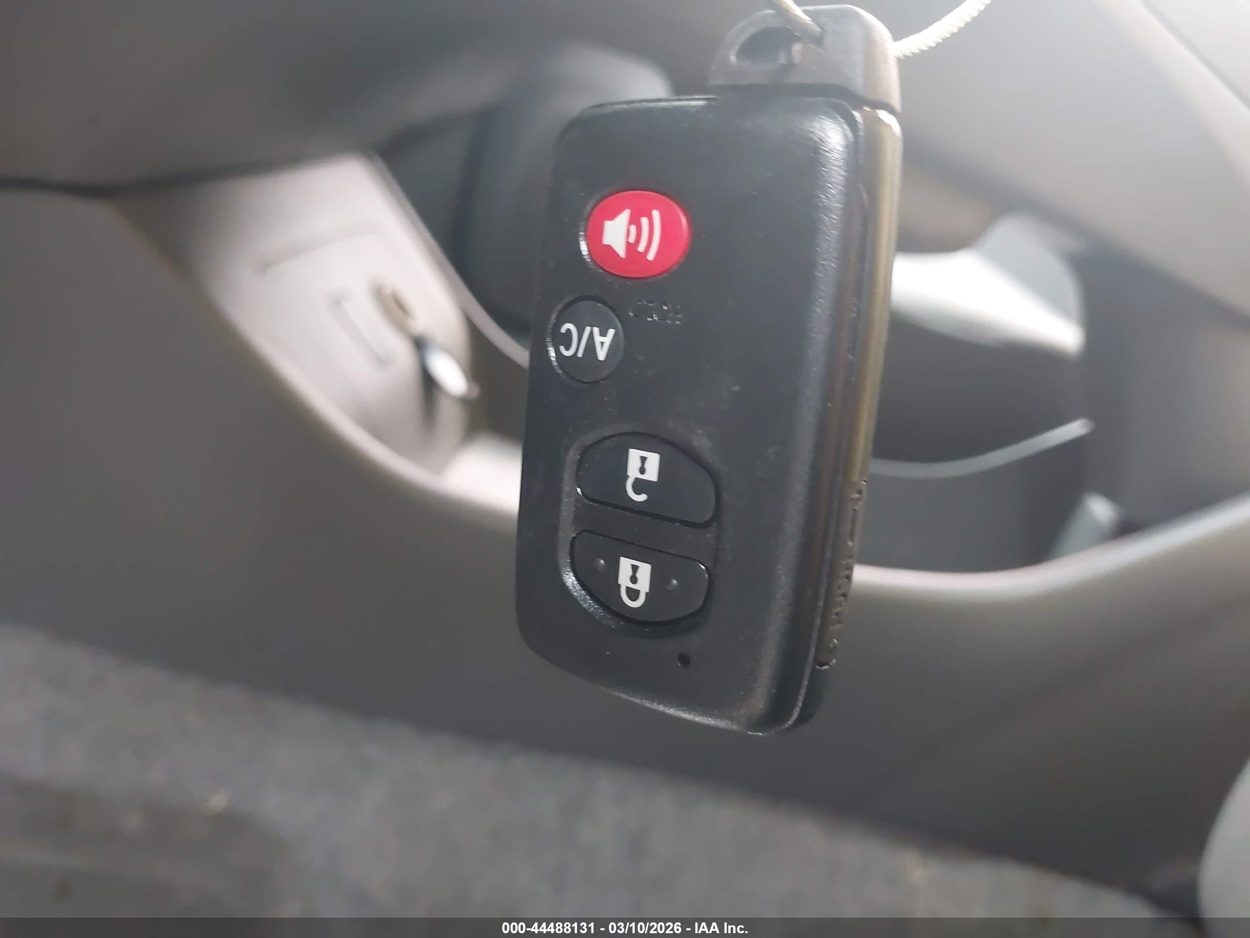 TOYOTA PRIUS image 11