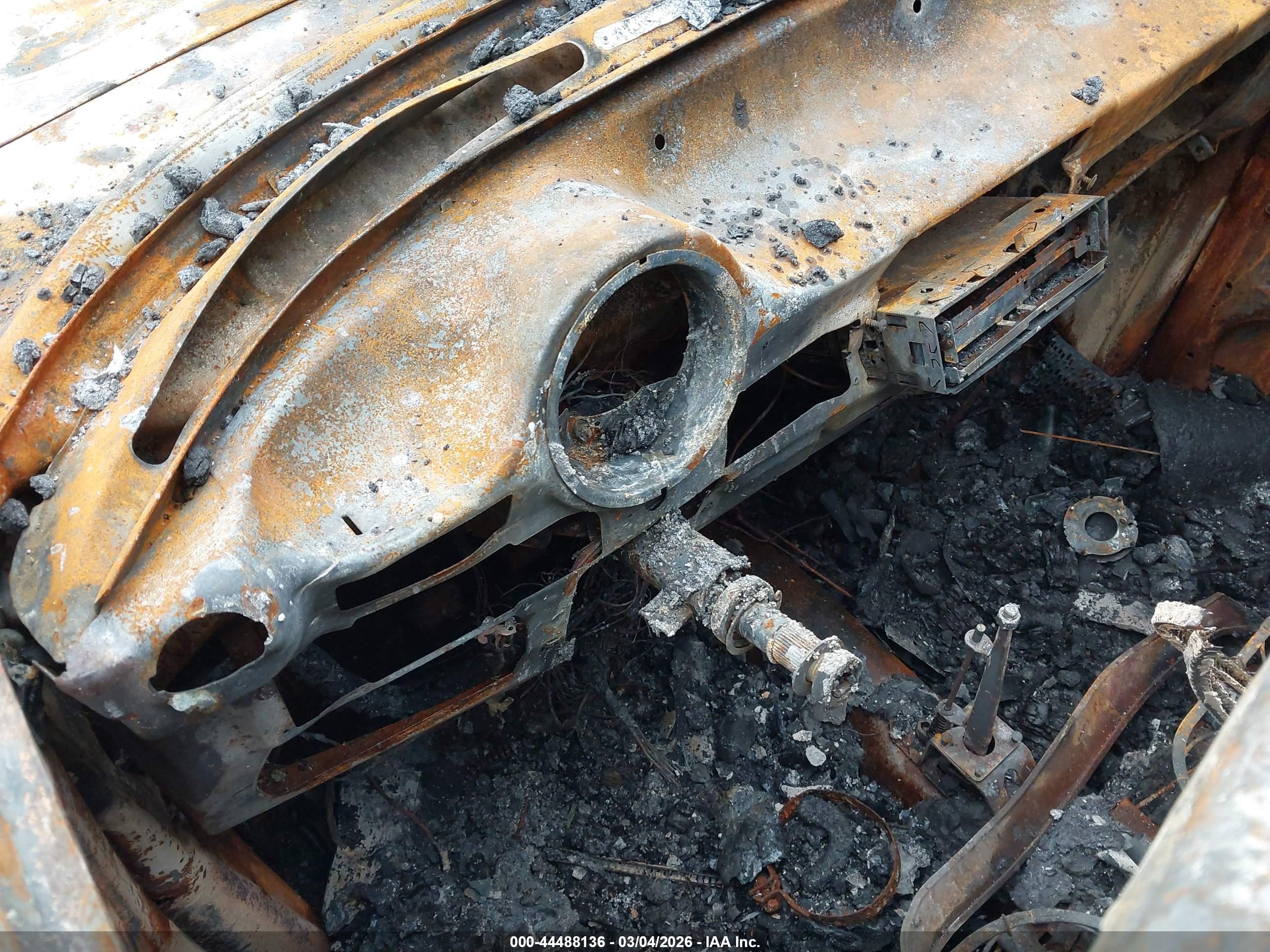 VOLKSWAGEN BEETLE image 7