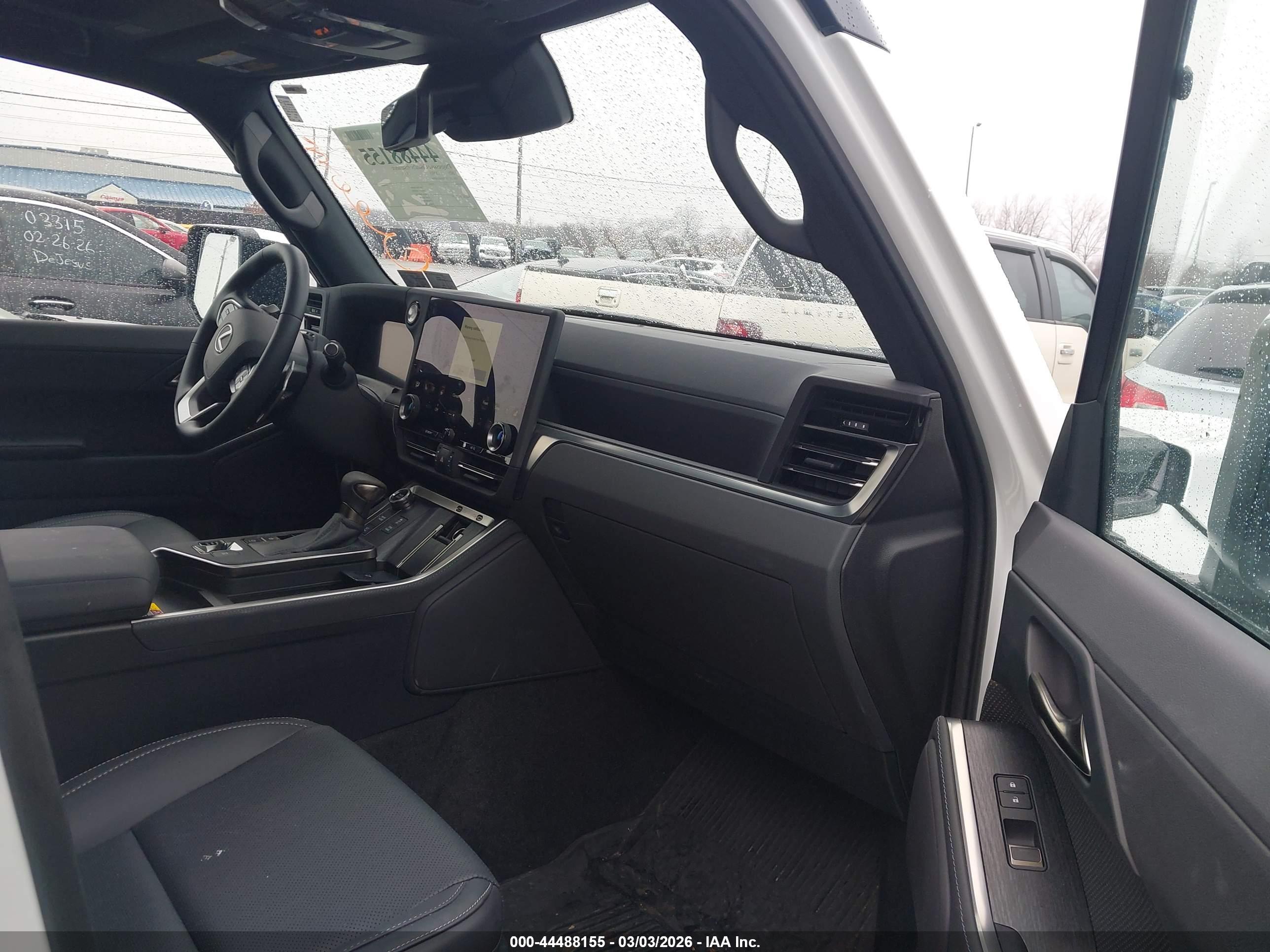 LEXUS GX image 5