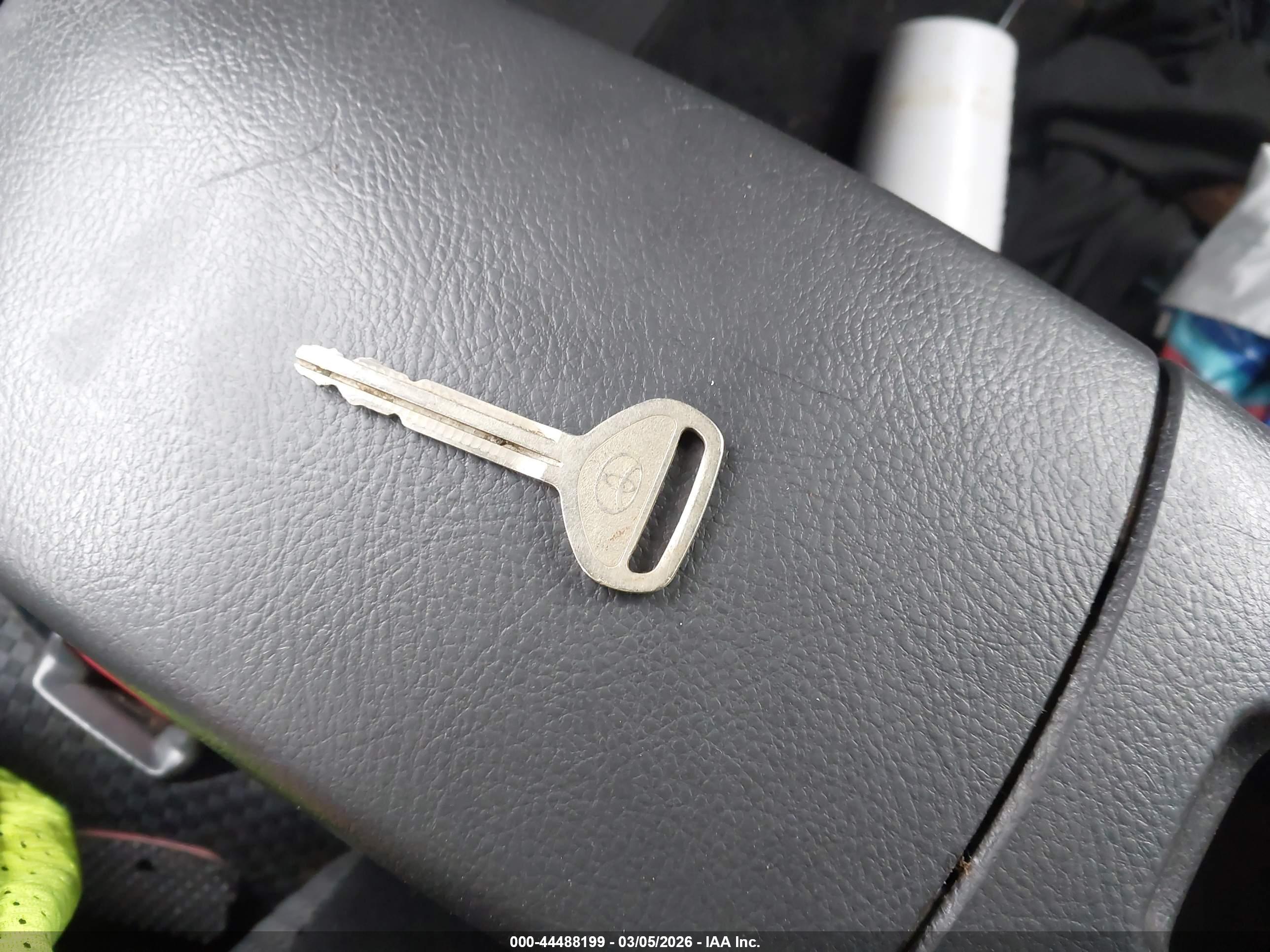 TOYOTA YARIS image 11