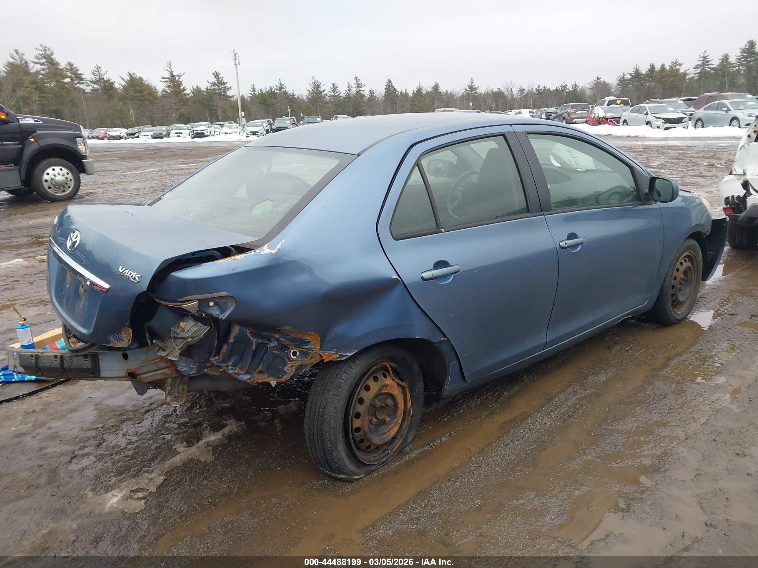TOYOTA YARIS image 4