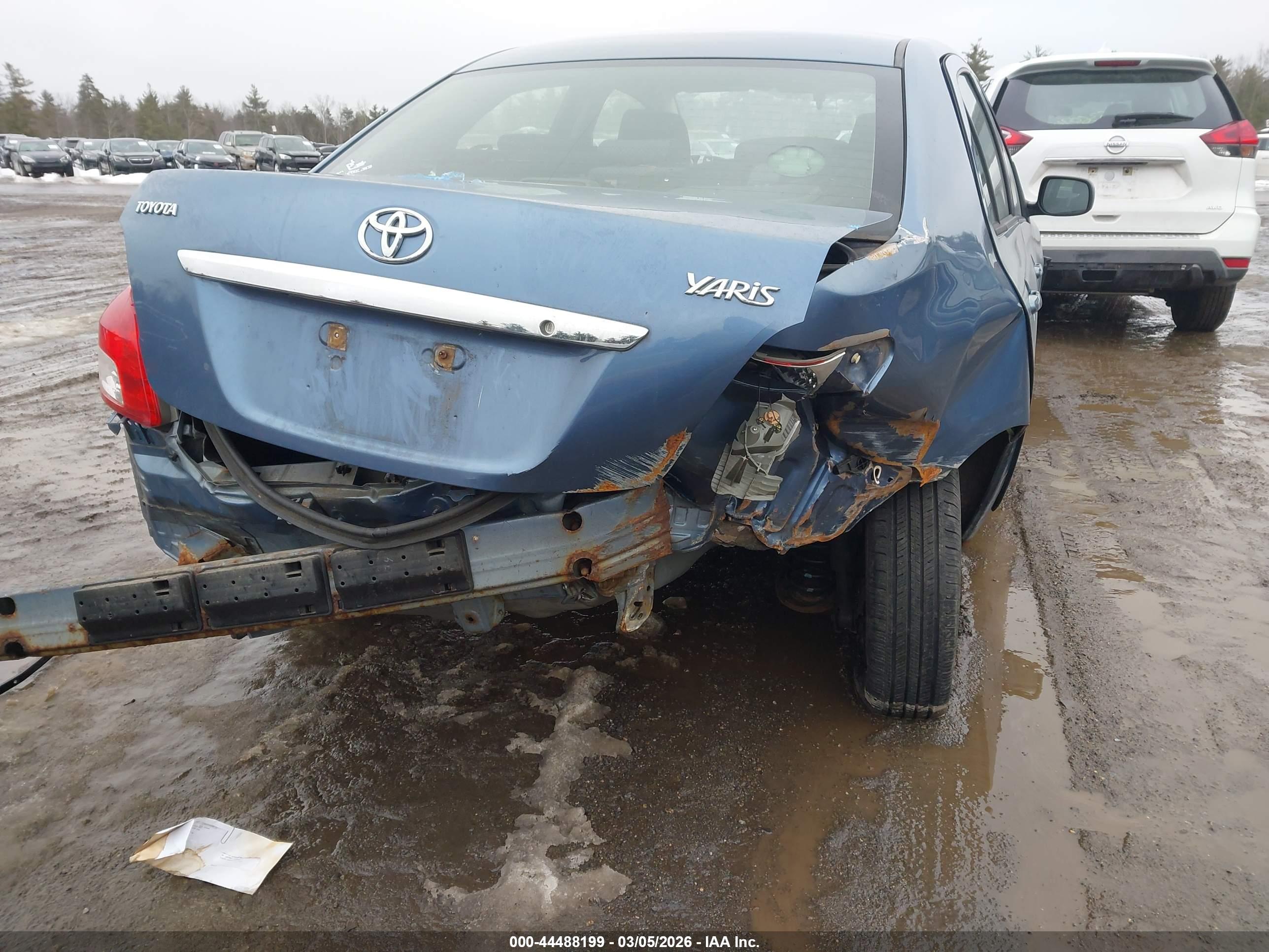 TOYOTA YARIS image 6