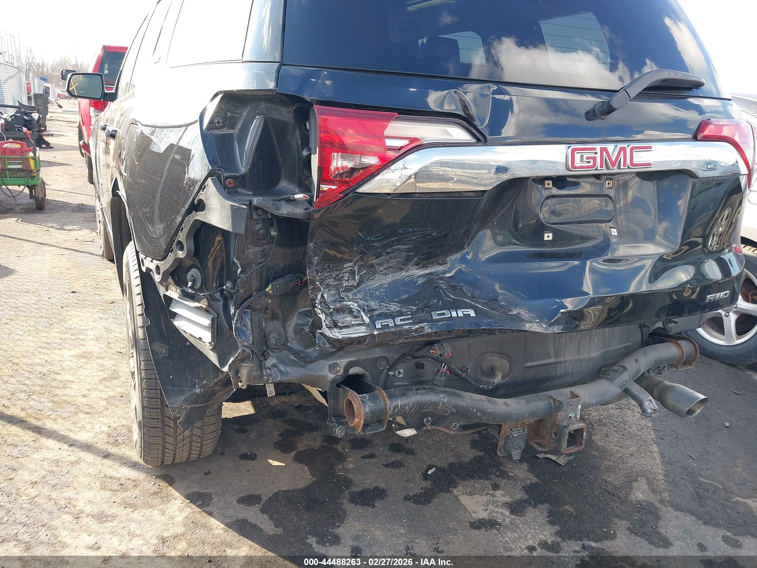 GMC ACADIA image 6