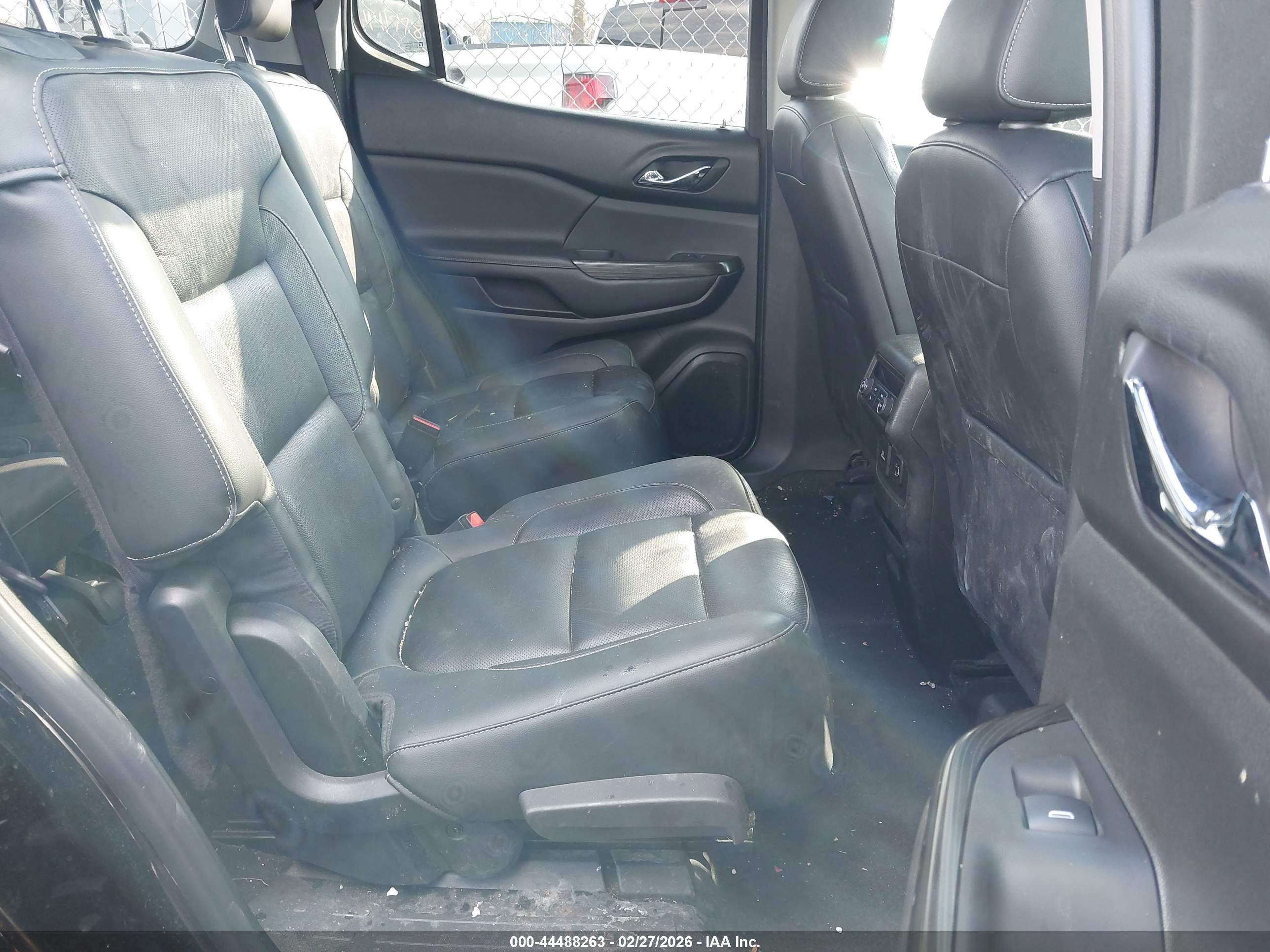 GMC ACADIA image 8