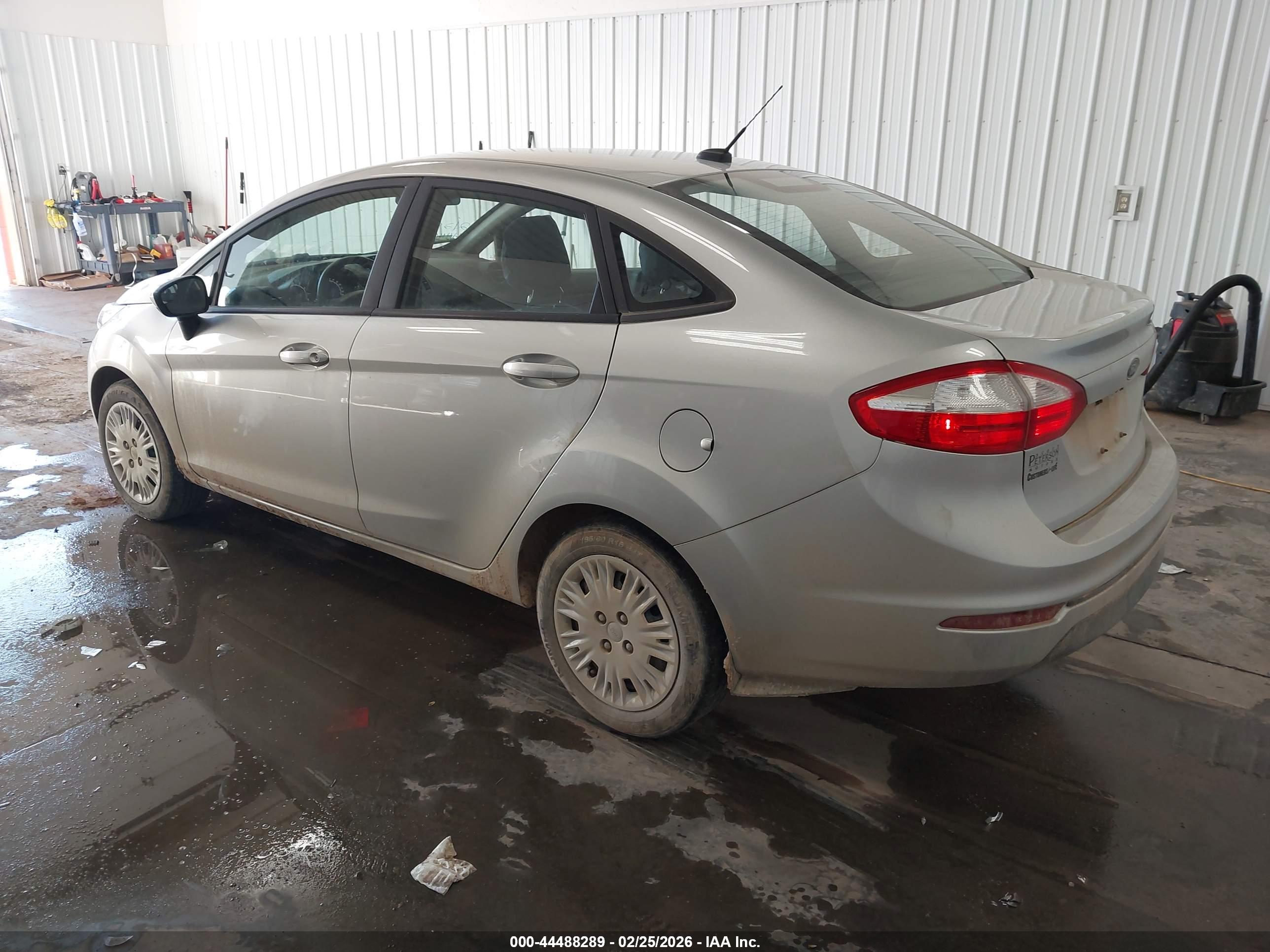 FORD FIESTA image 3